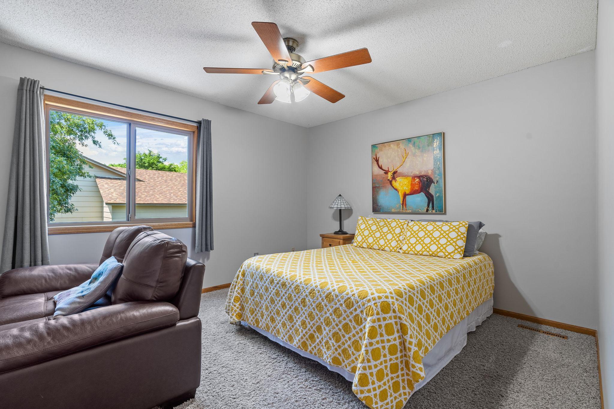 1096 138th Avenue NW