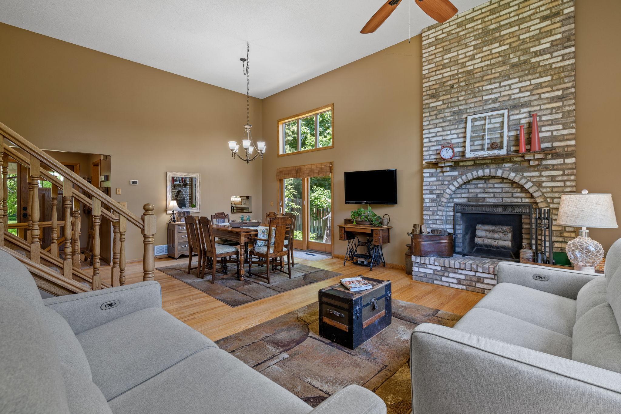 1096 138th Avenue NW