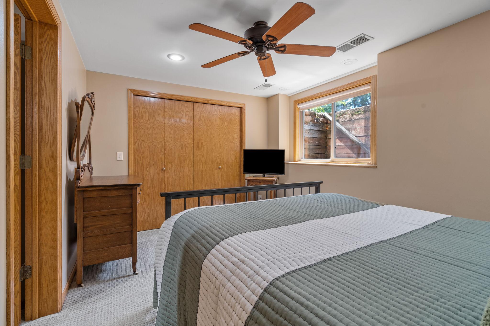 1096 138th Avenue NW