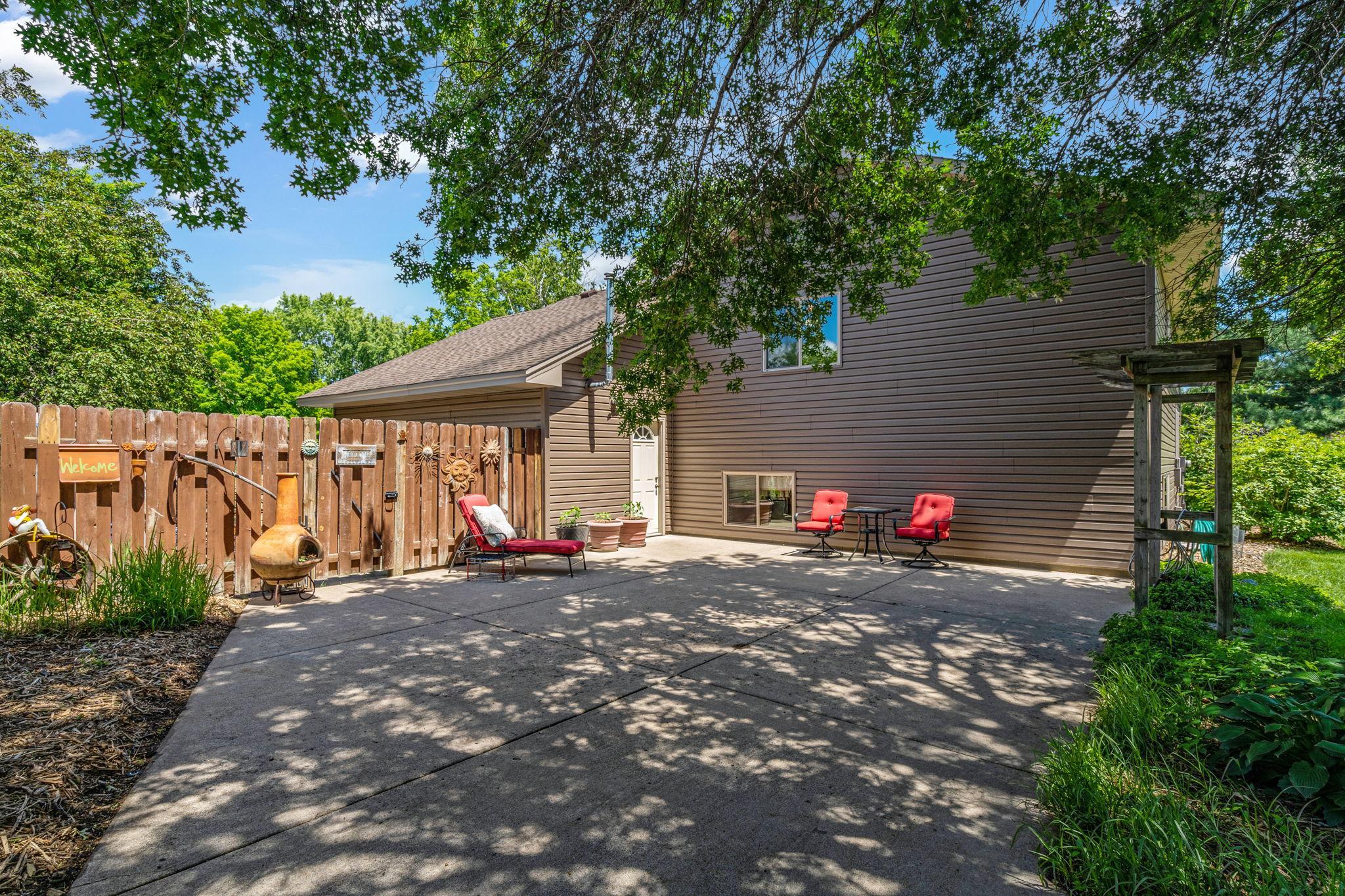 1096 138th Avenue NW