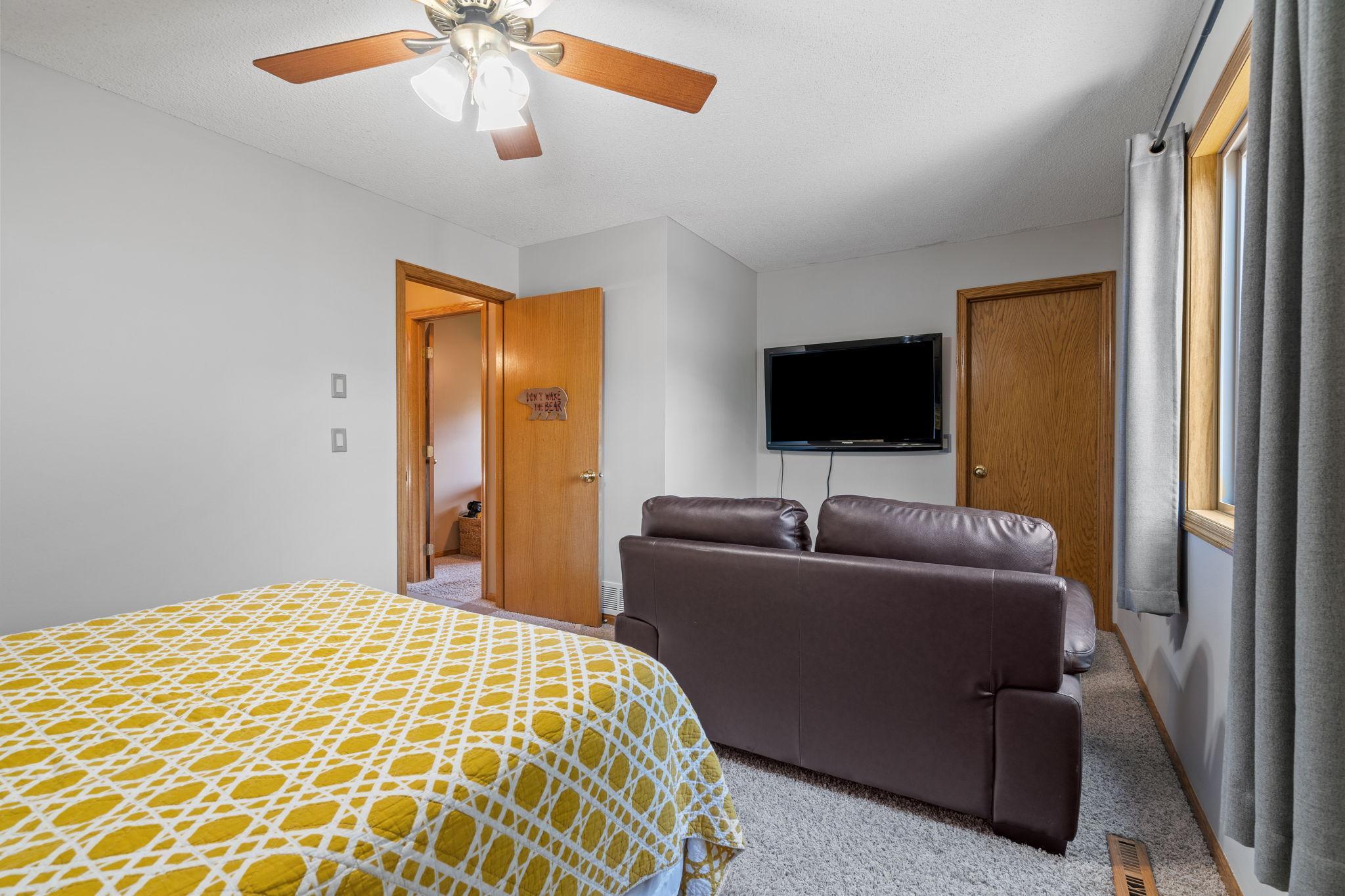 1096 138th Avenue NW