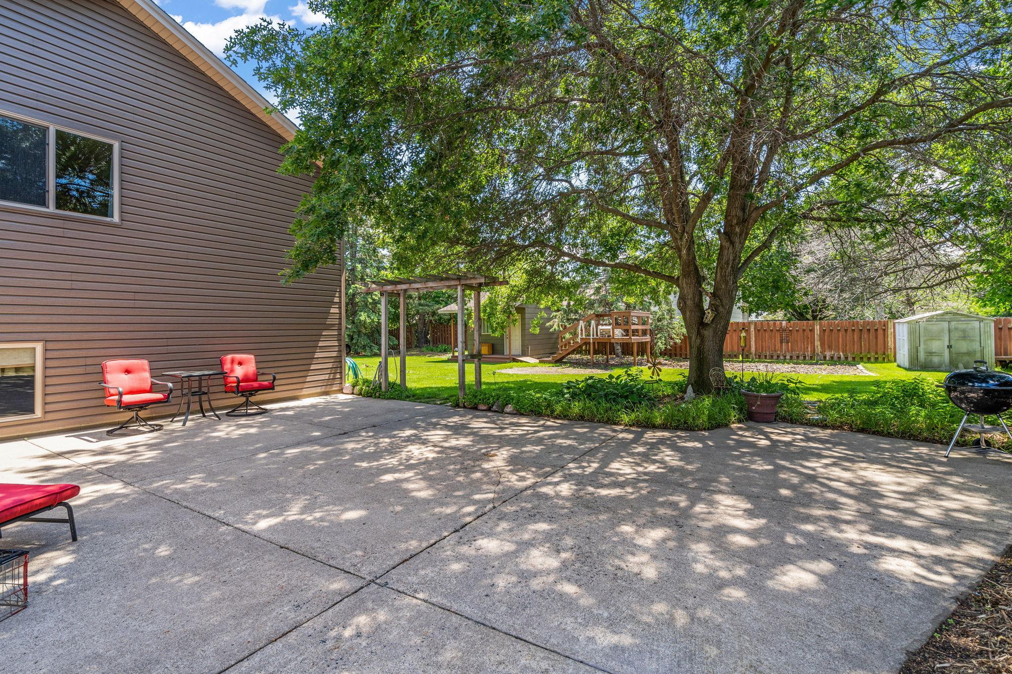 1096 138th Avenue NW