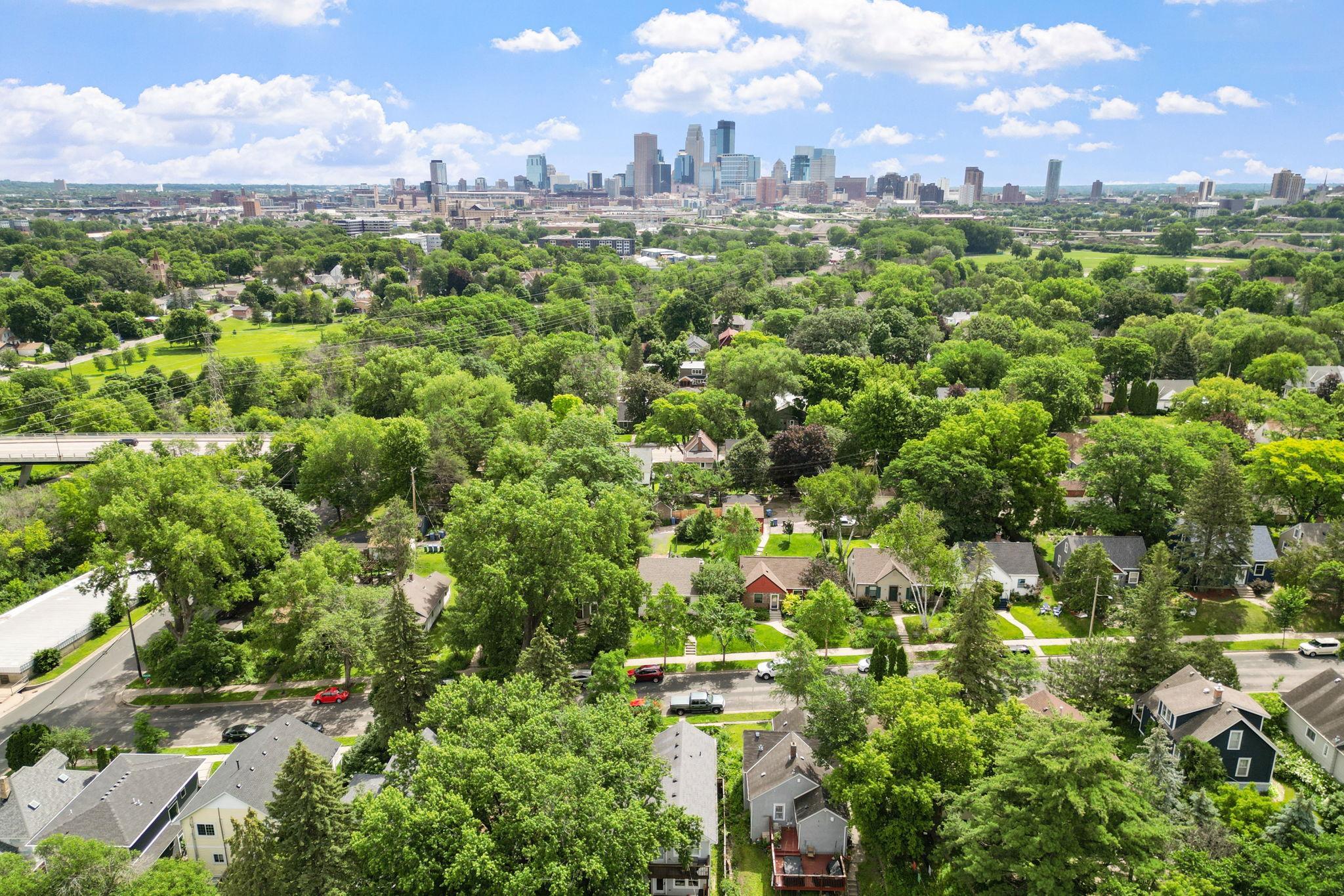 21 Queen Avenue S