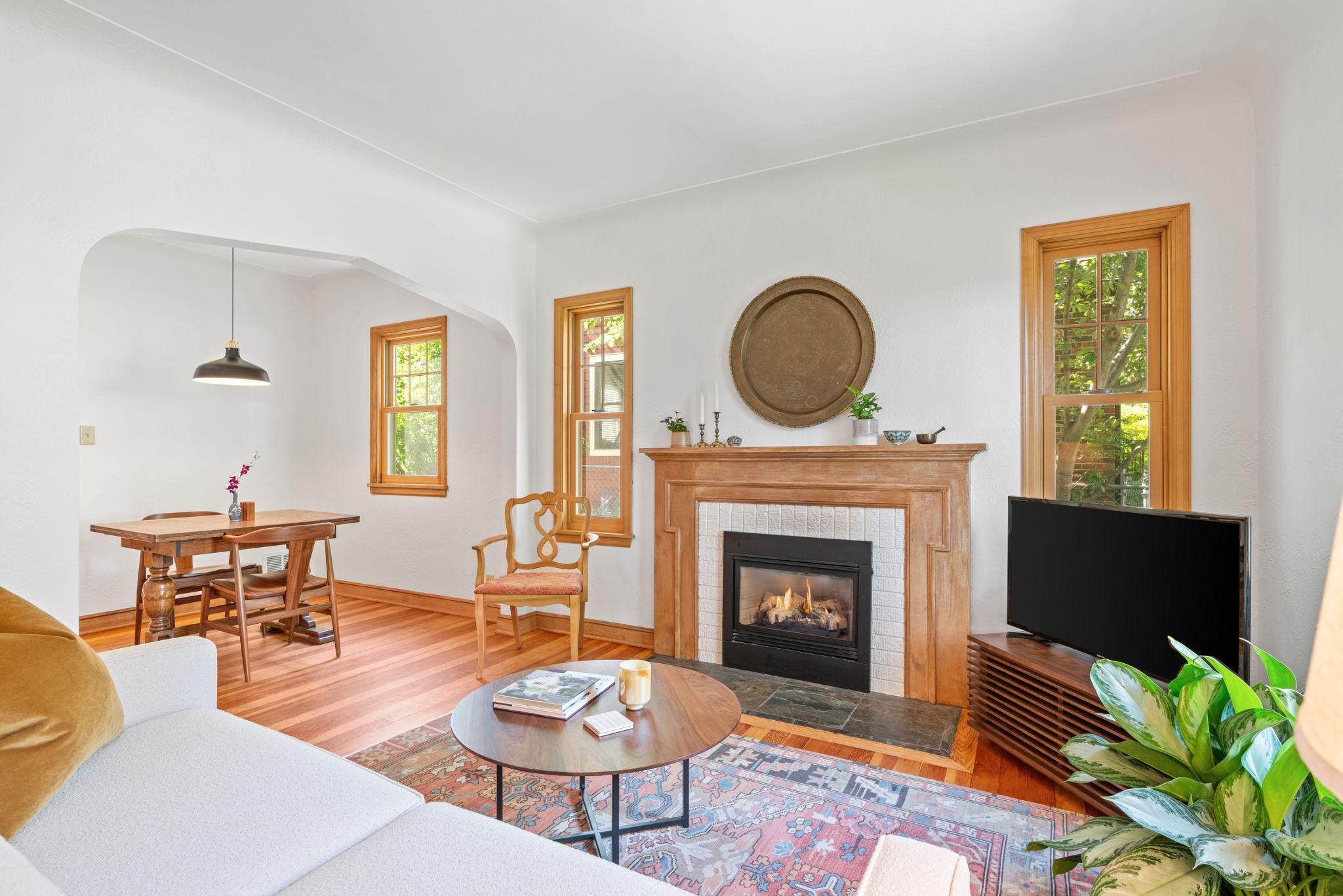 21 Queen Avenue S