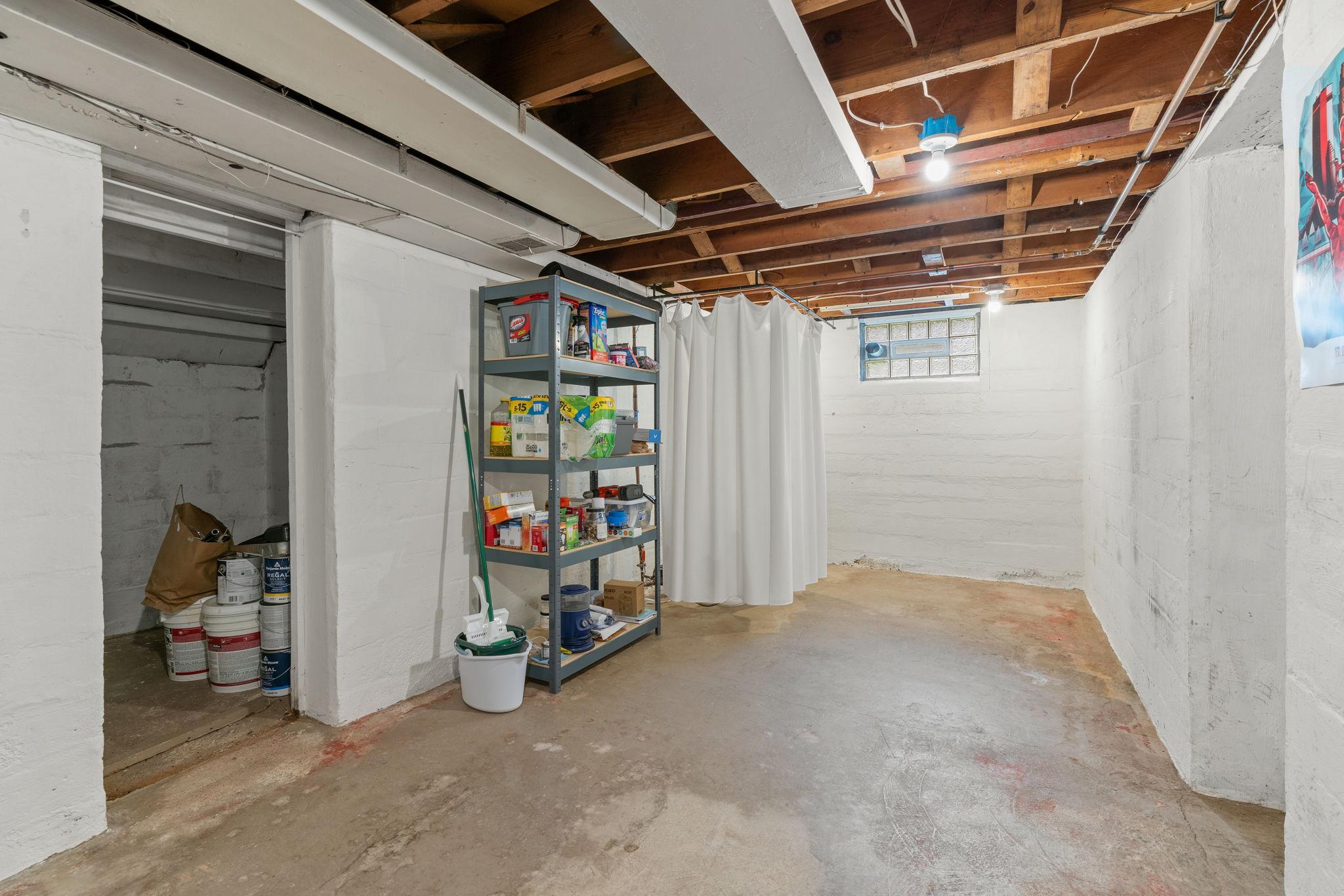 21 Queen Avenue S