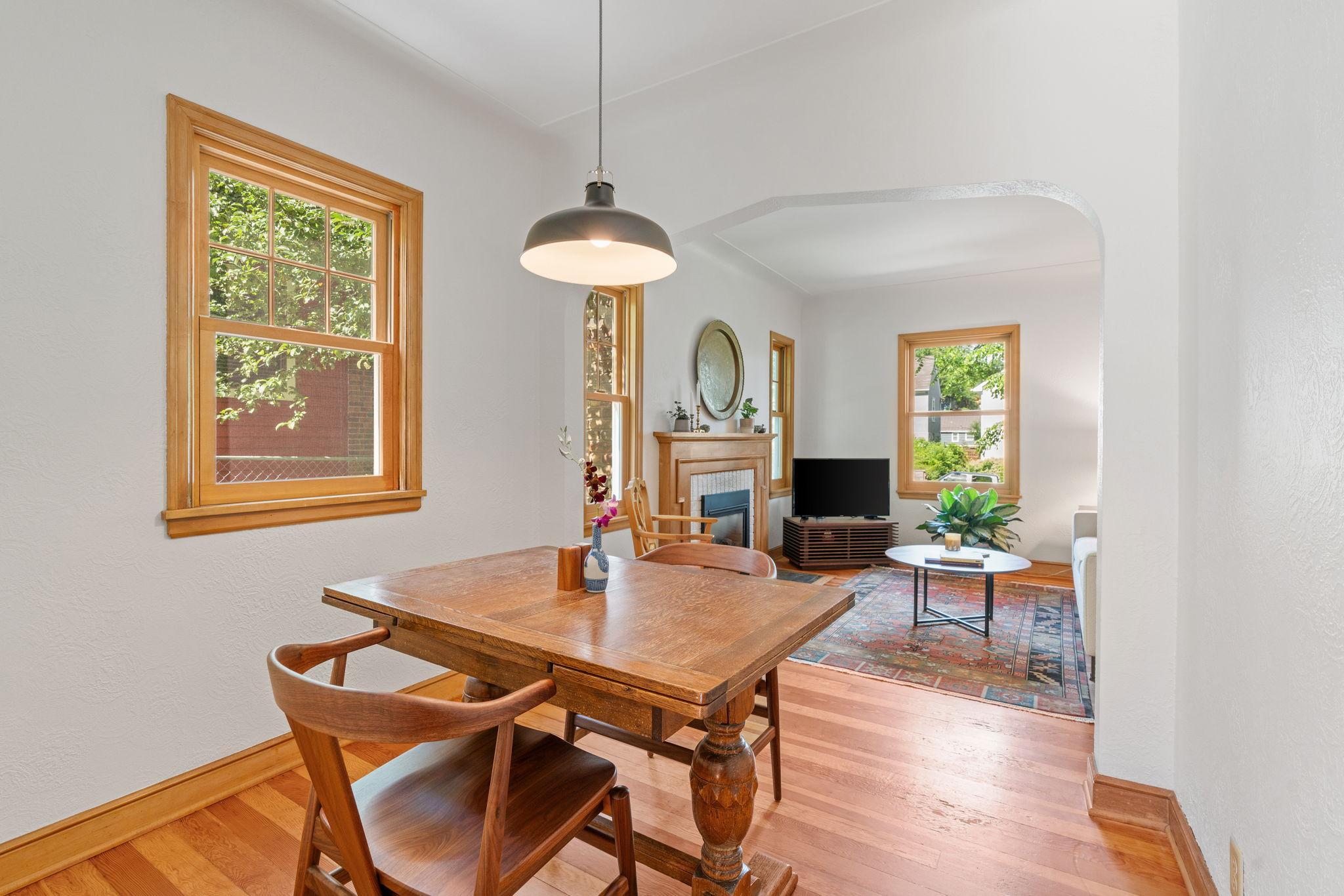 21 Queen Avenue S