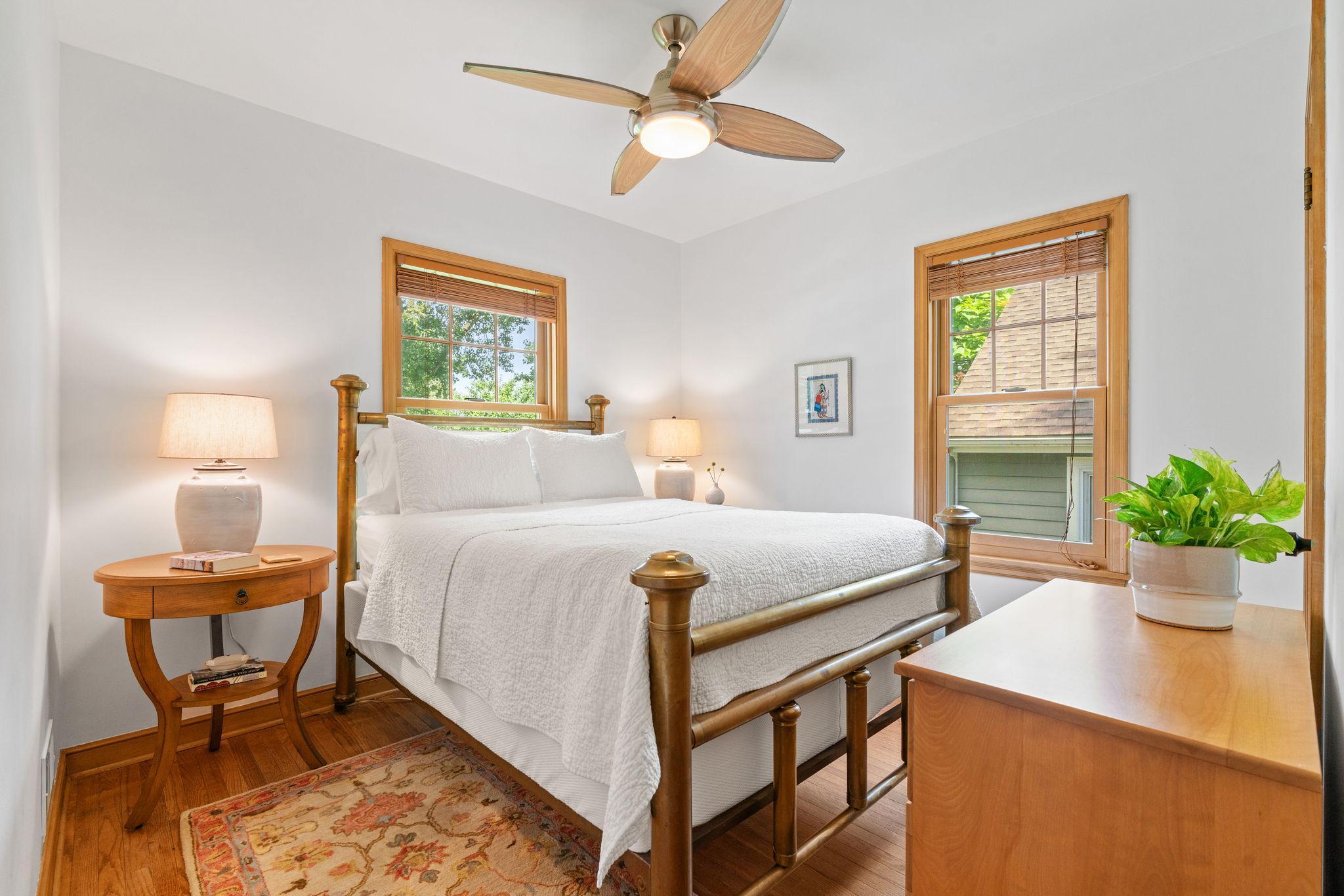 21 Queen Avenue S