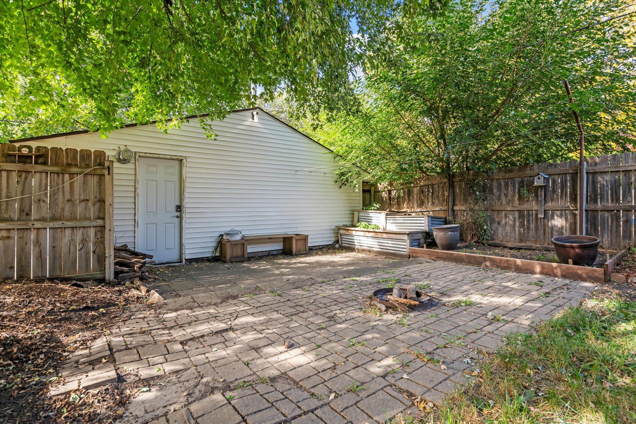 734 Quincy Street NE