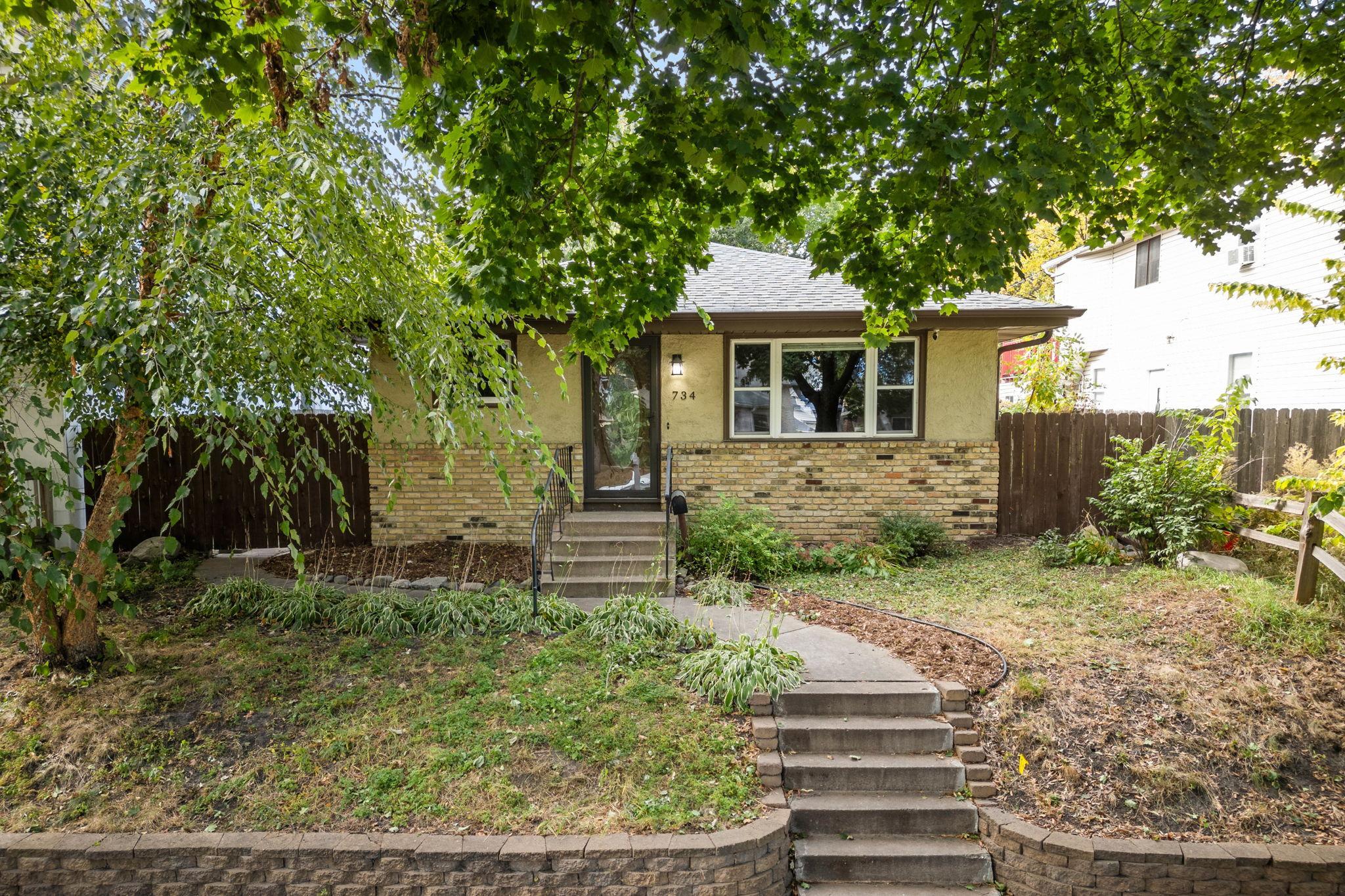734 Quincy Street NE