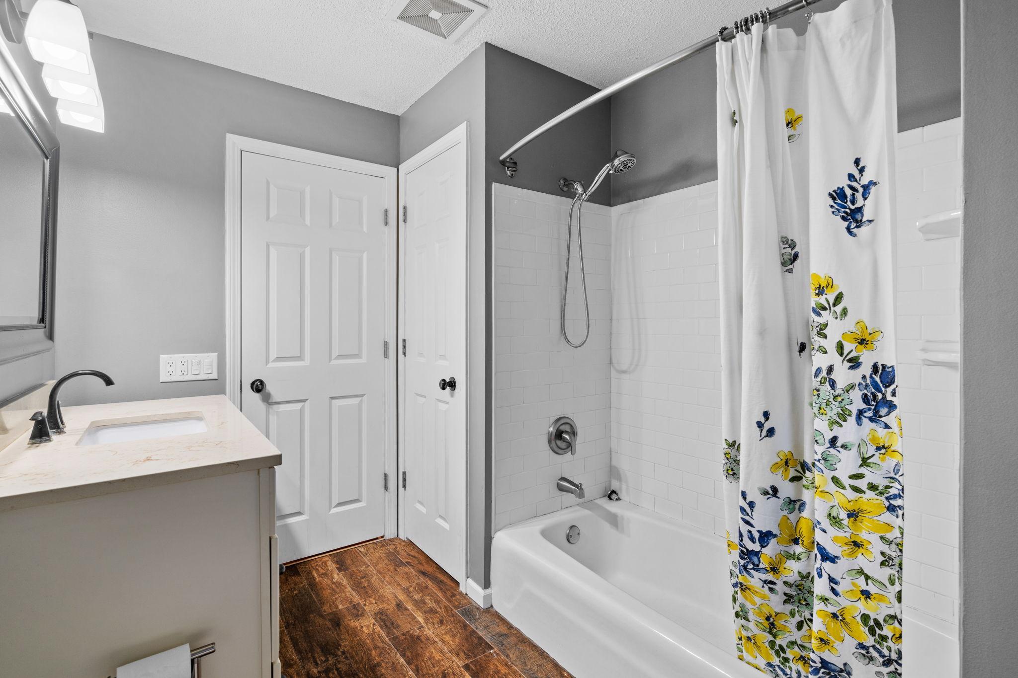 734 Quincy Street NE