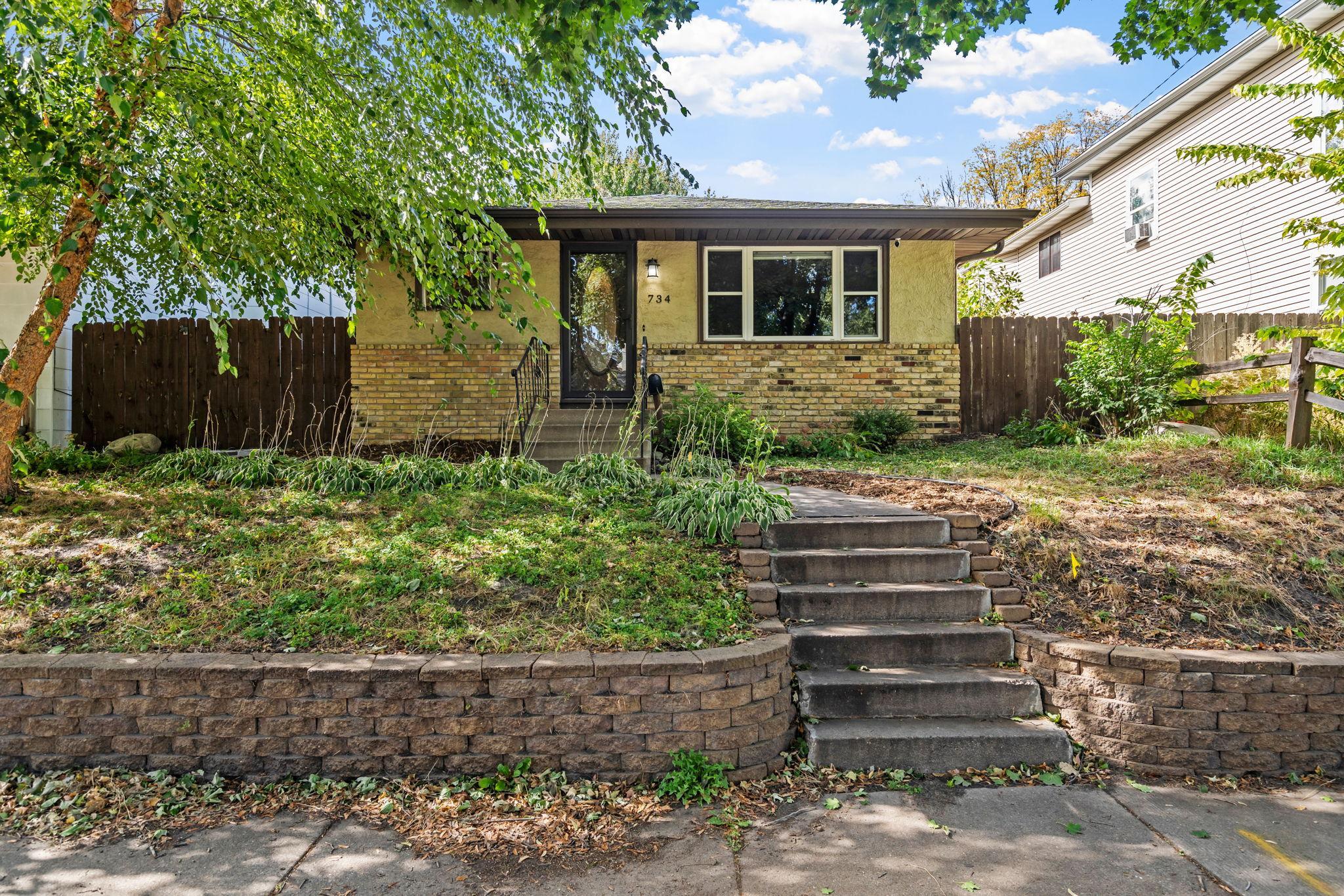 734 Quincy Street NE