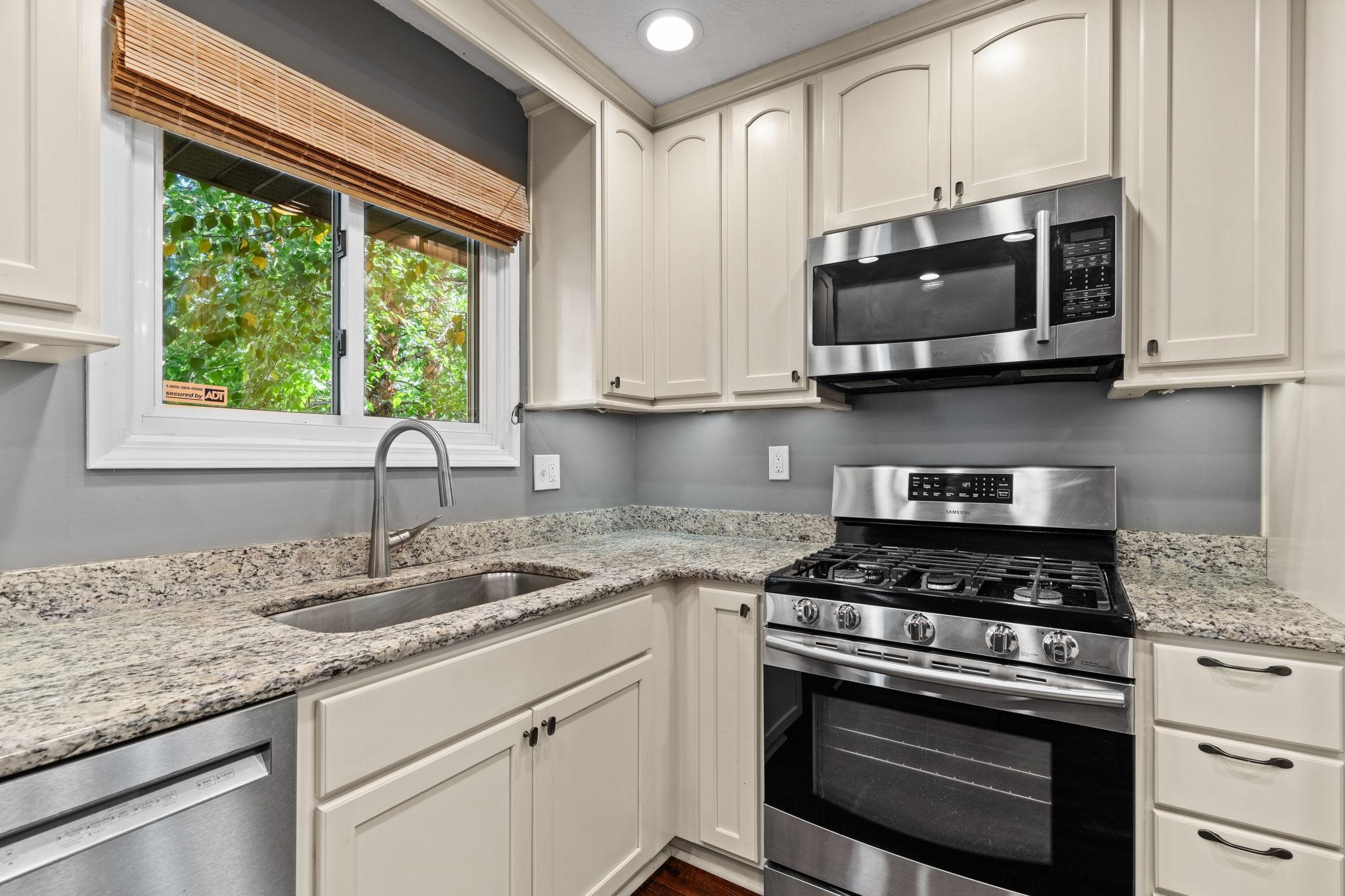 734 Quincy Street NE