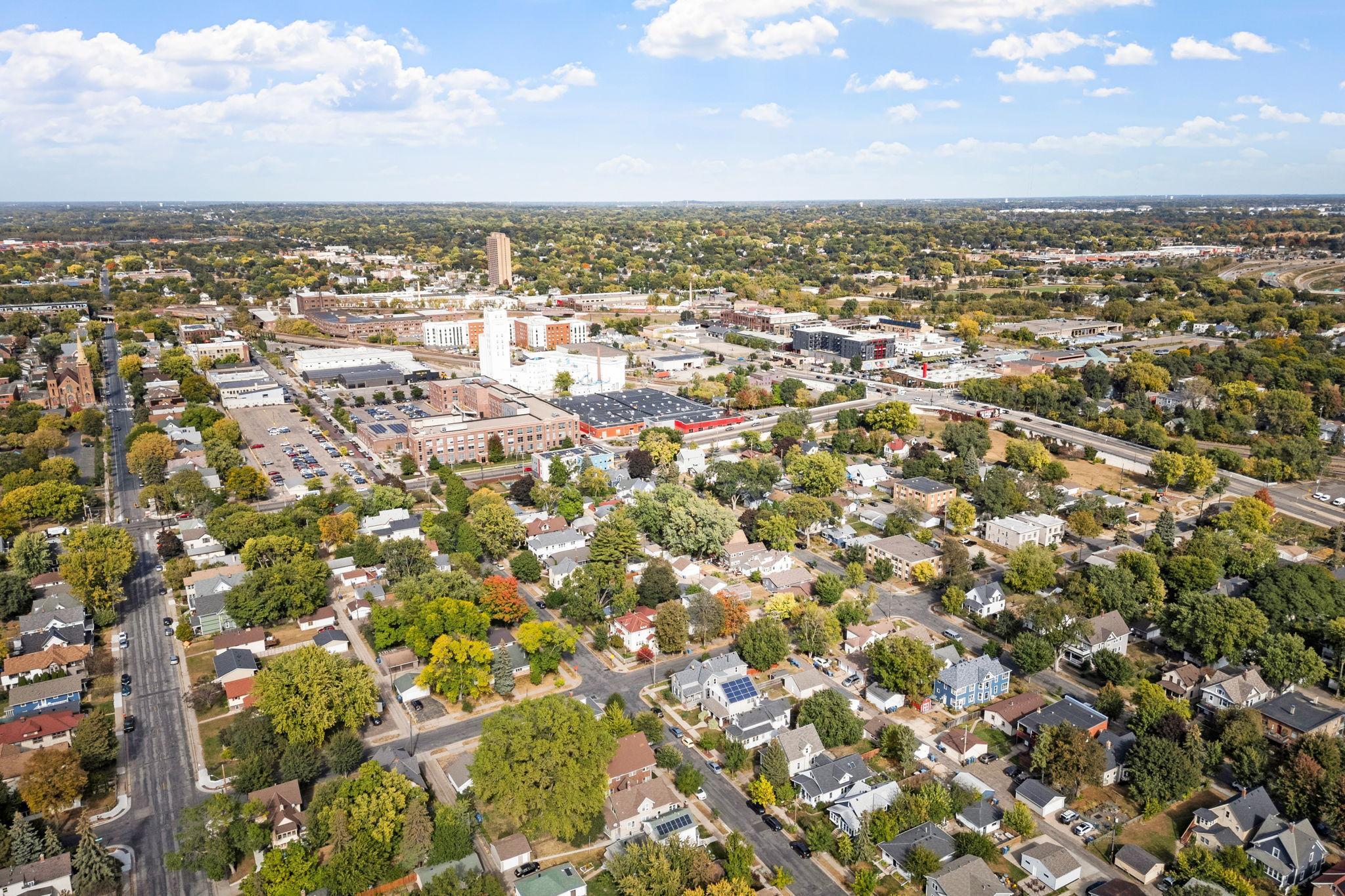 734 Quincy Street NE