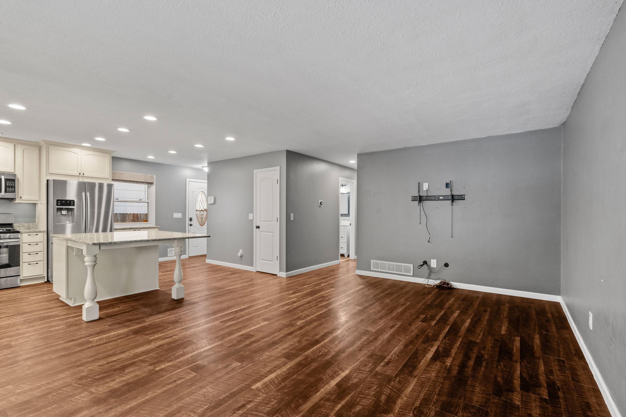 734 Quincy Street NE