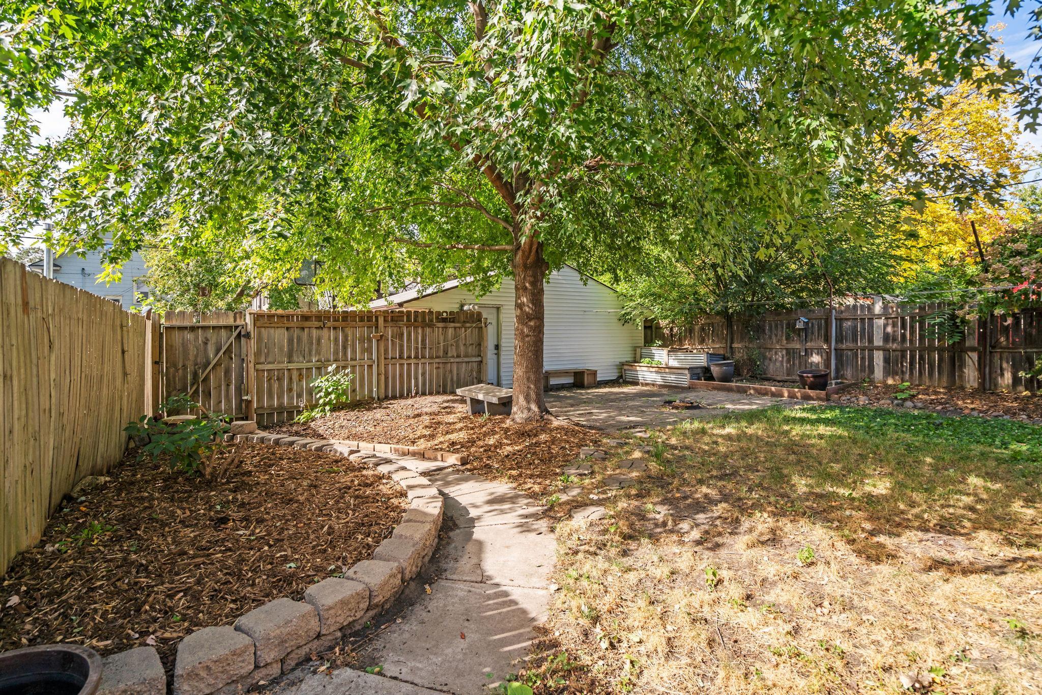 734 Quincy Street NE