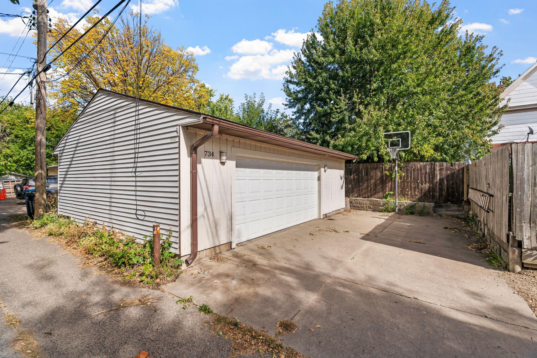 734 Quincy Street NE