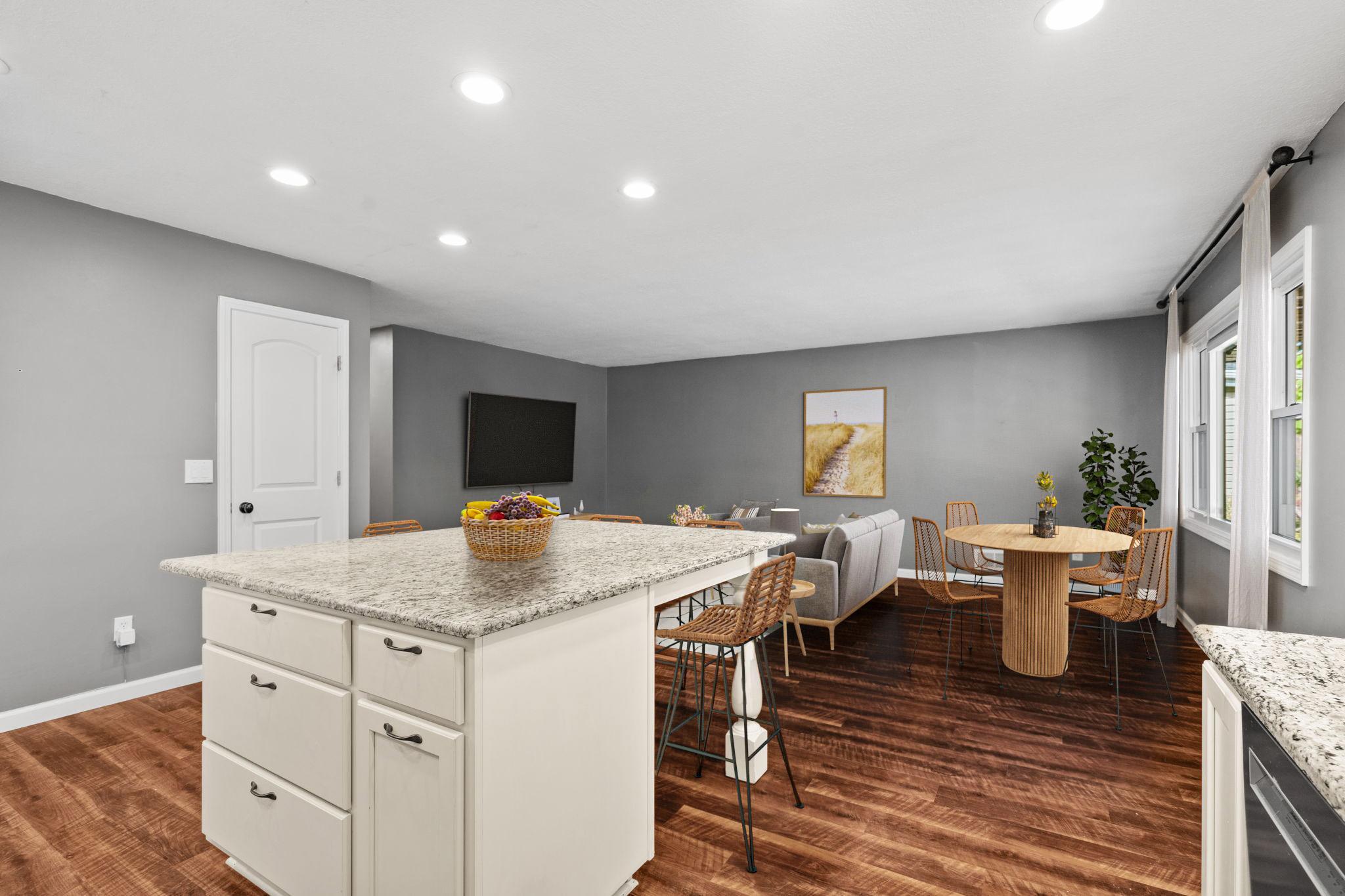 734 Quincy Street NE