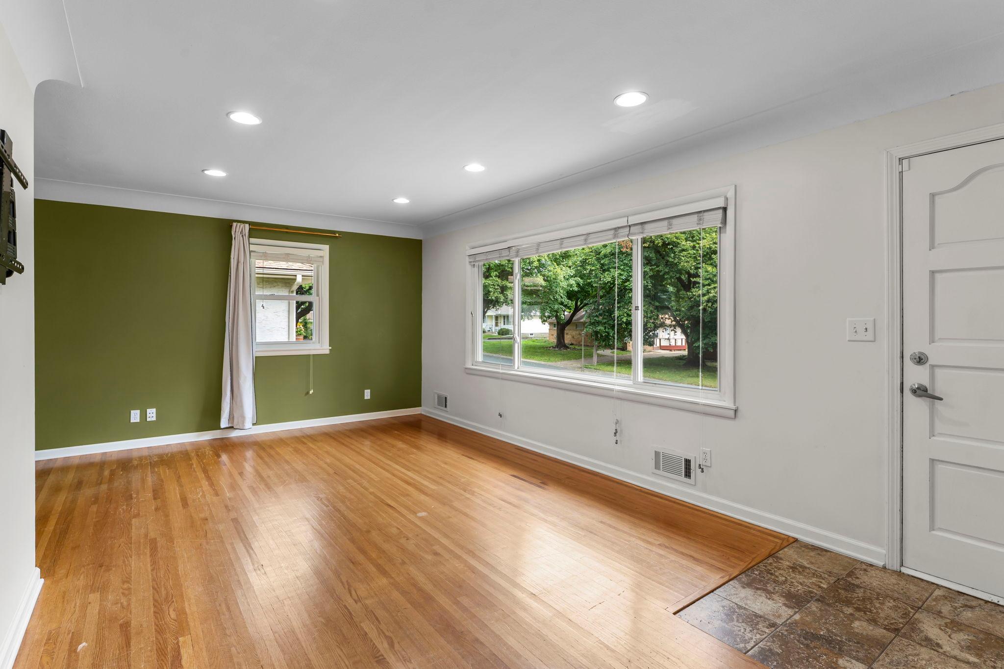 4324 Royce Street NE