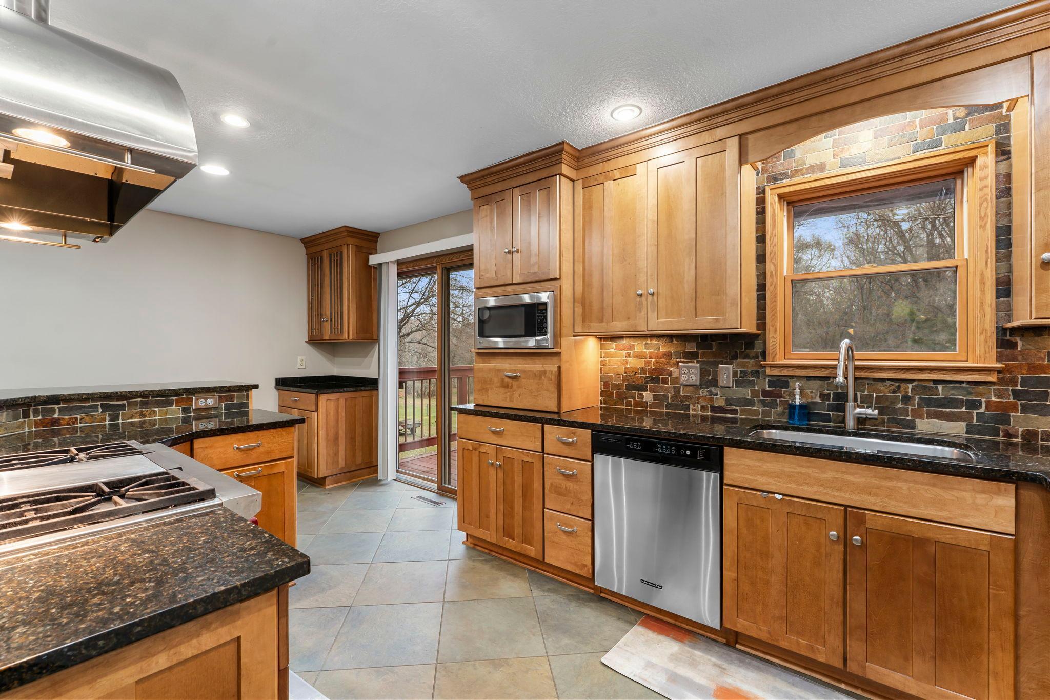 633 Sand Creek Drive NW