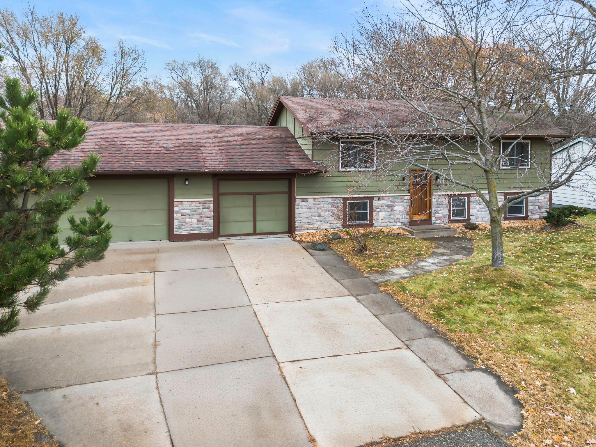 633 Sand Creek Drive NW