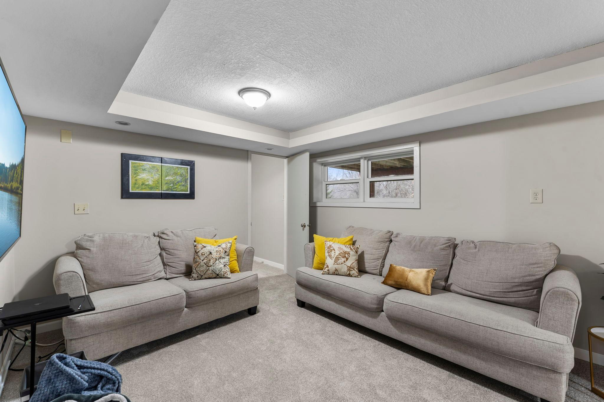 633 Sand Creek Drive NW