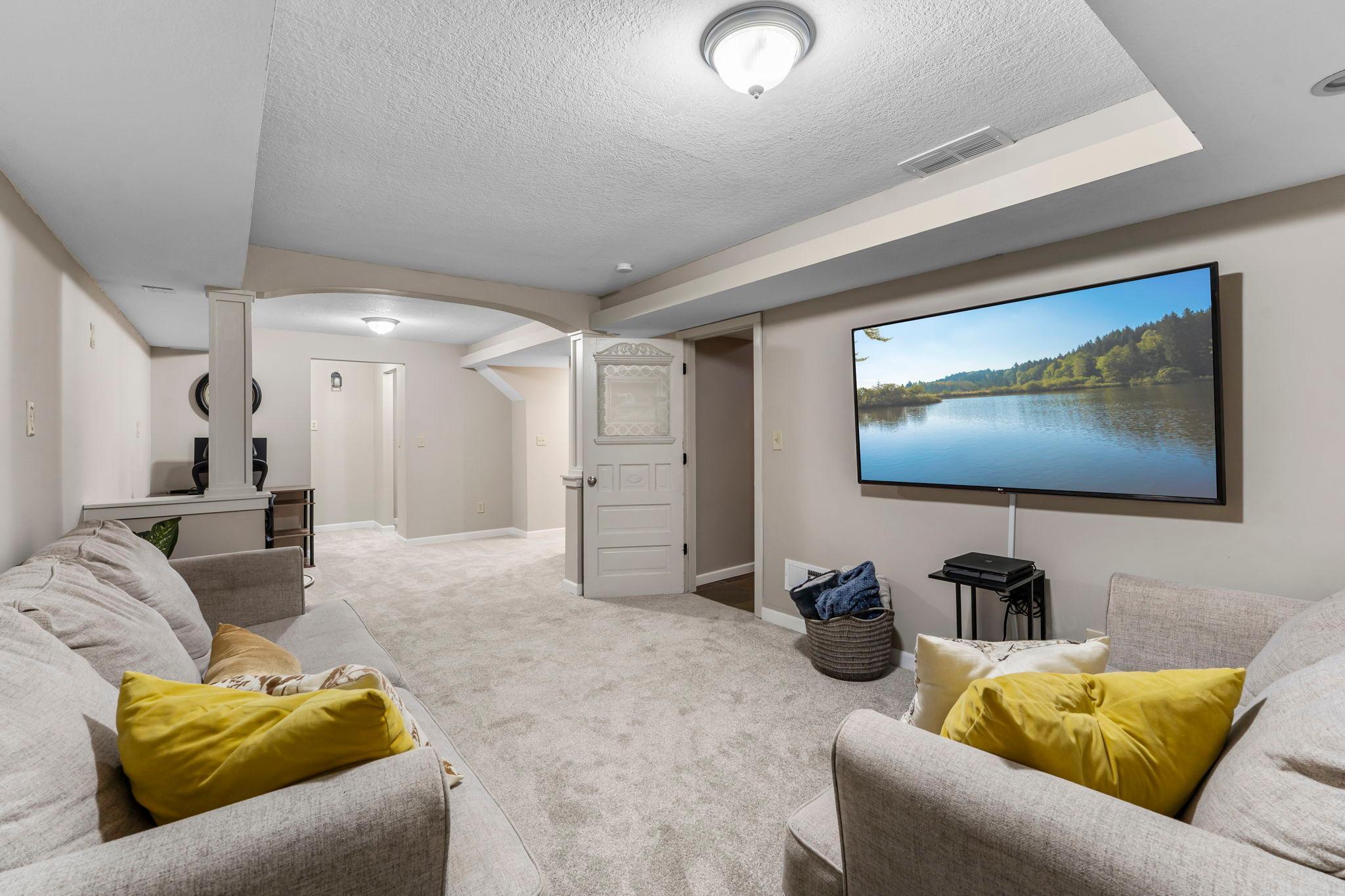 633 Sand Creek Drive NW