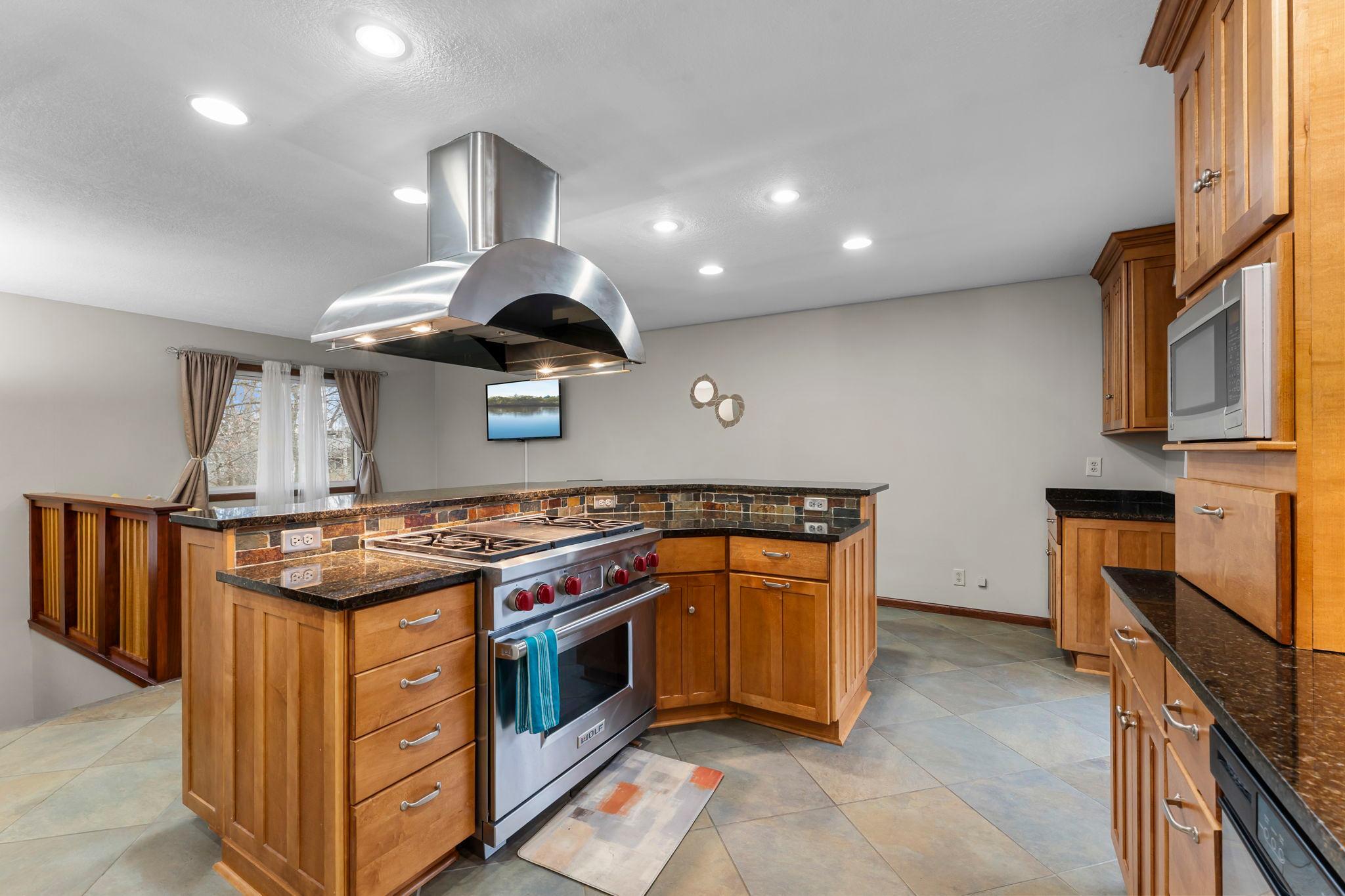 633 Sand Creek Drive NW