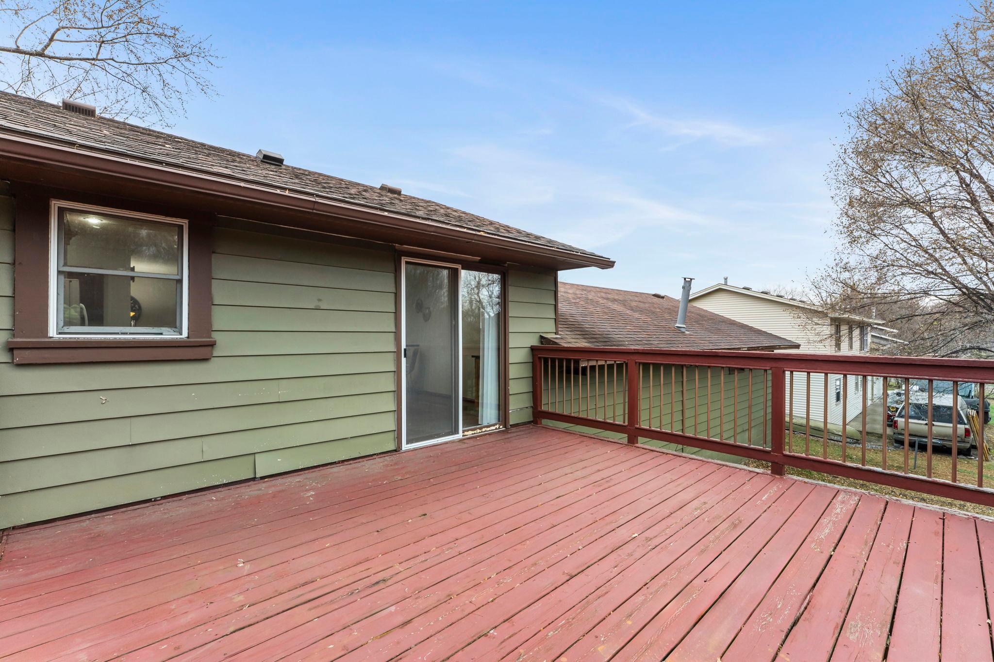 633 Sand Creek Drive NW