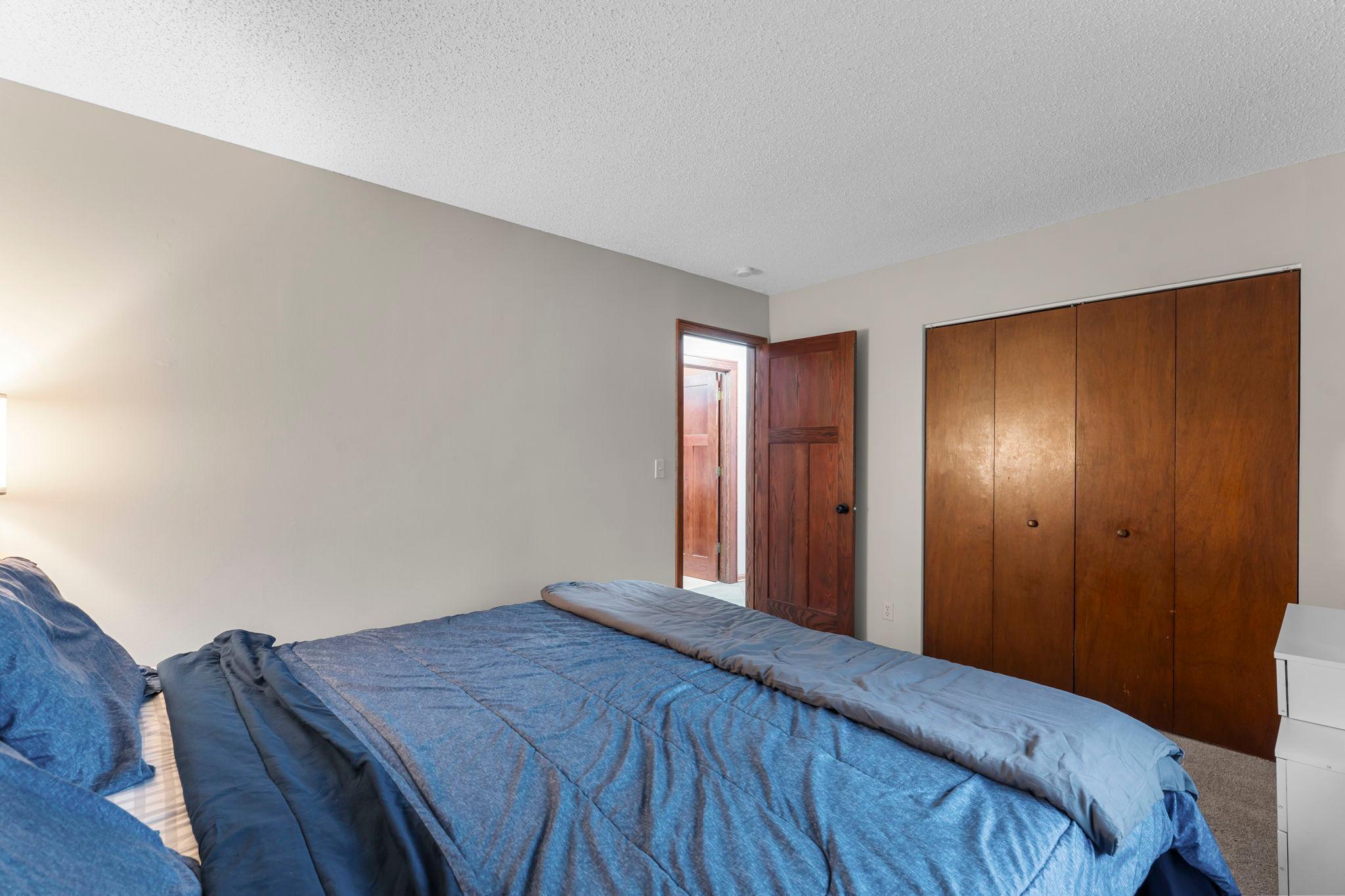 633 Sand Creek Drive NW