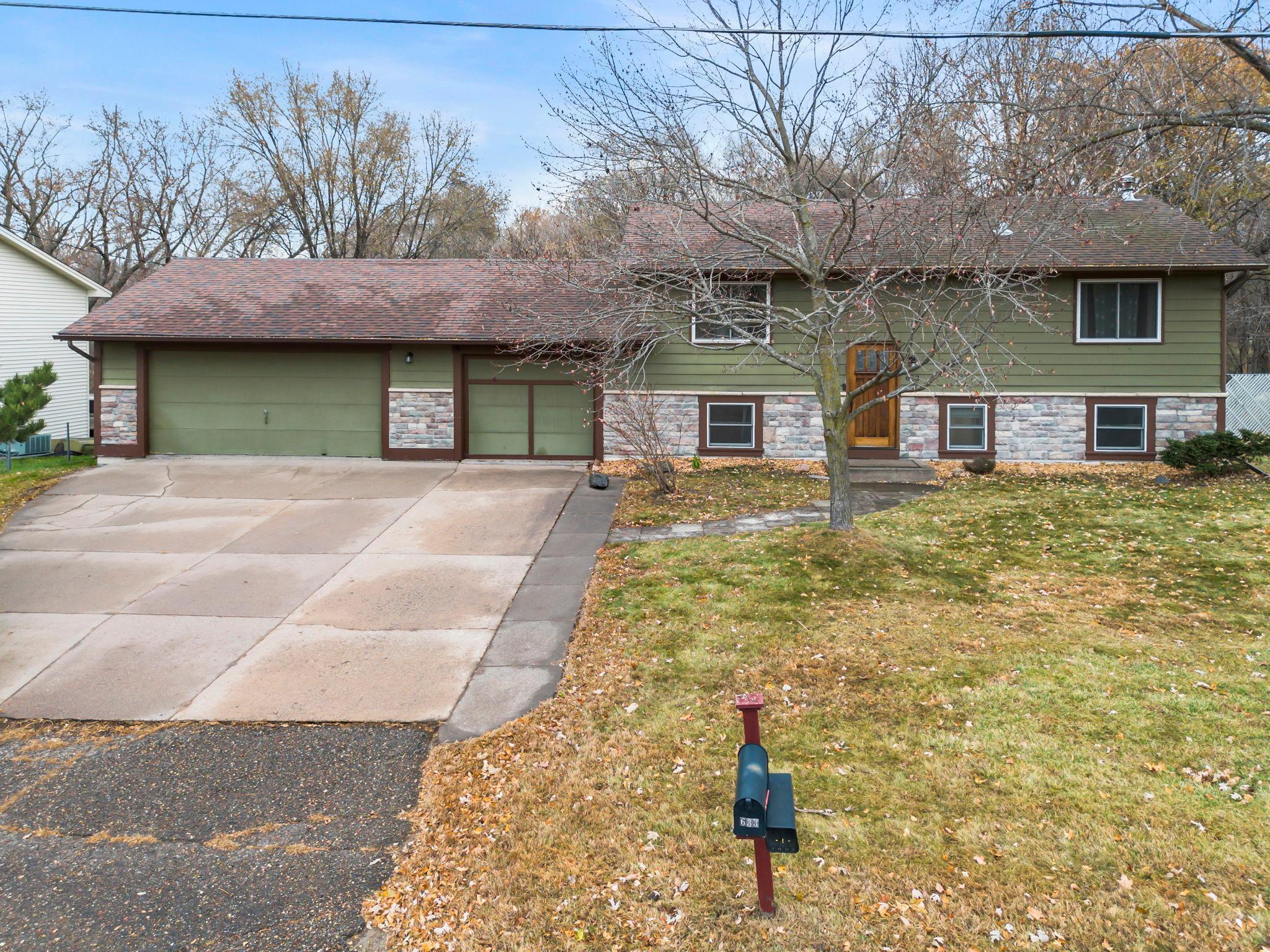 633 Sand Creek Drive NW