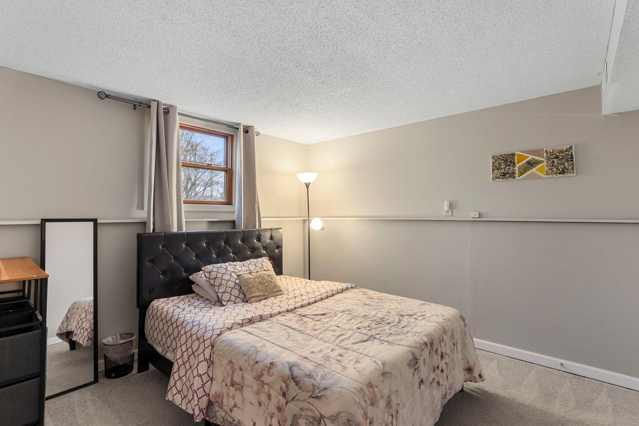 633 Sand Creek Drive NW