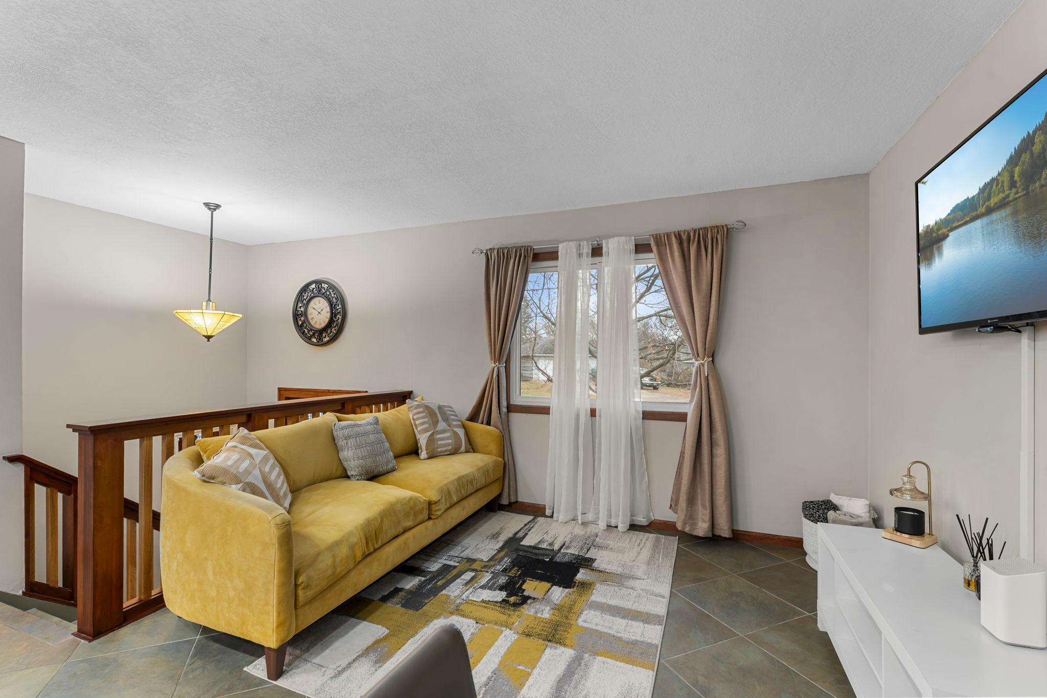 633 Sand Creek Drive NW