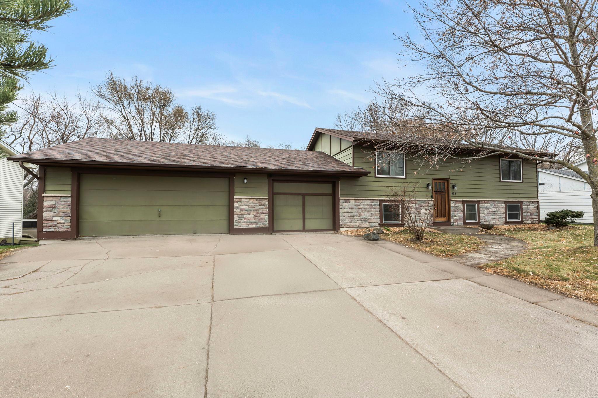 633 Sand Creek Drive NW