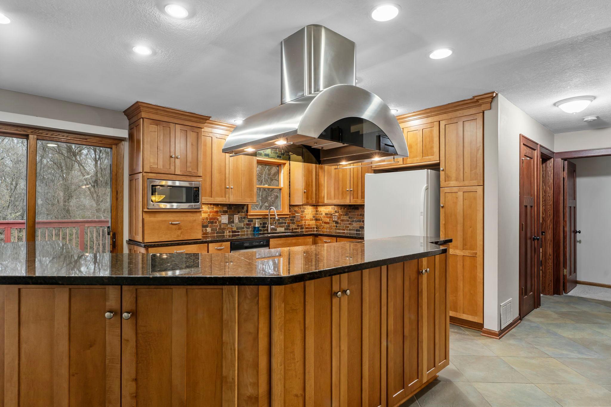 633 Sand Creek Drive NW