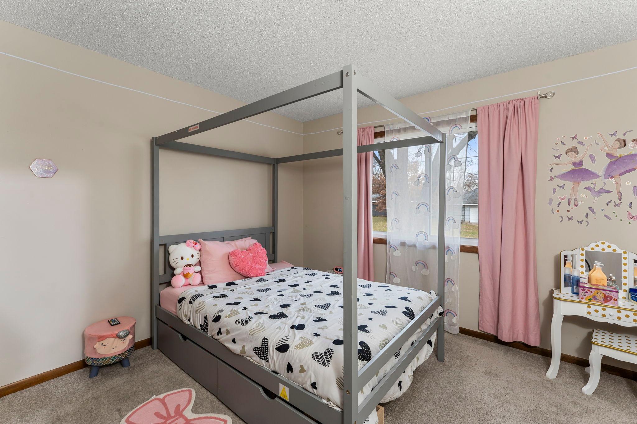 633 Sand Creek Drive NW