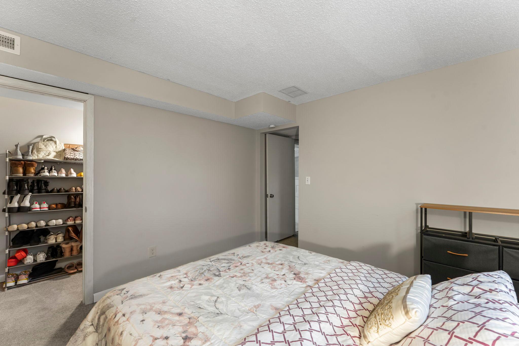 633 Sand Creek Drive NW