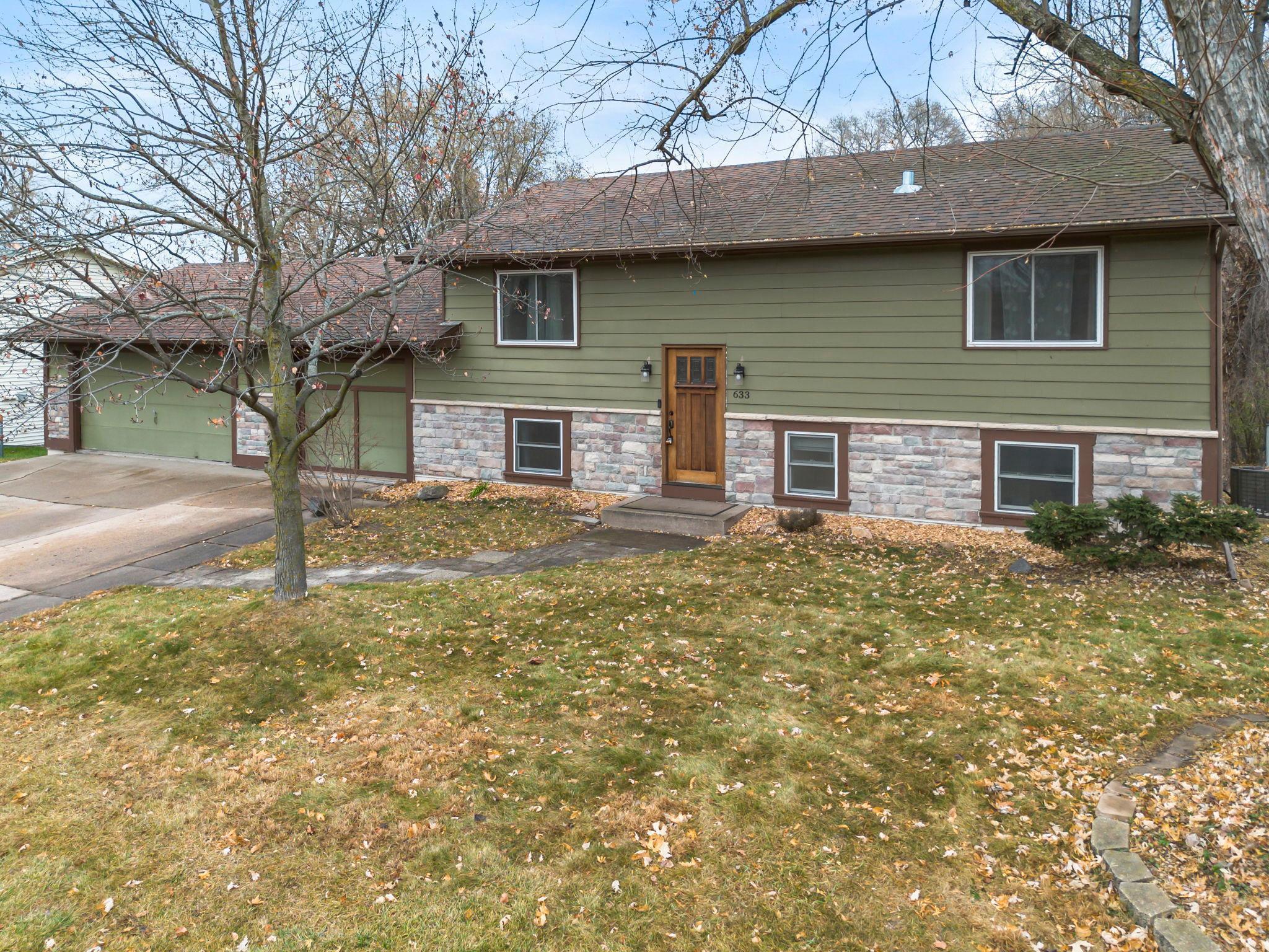 633 Sand Creek Drive NW