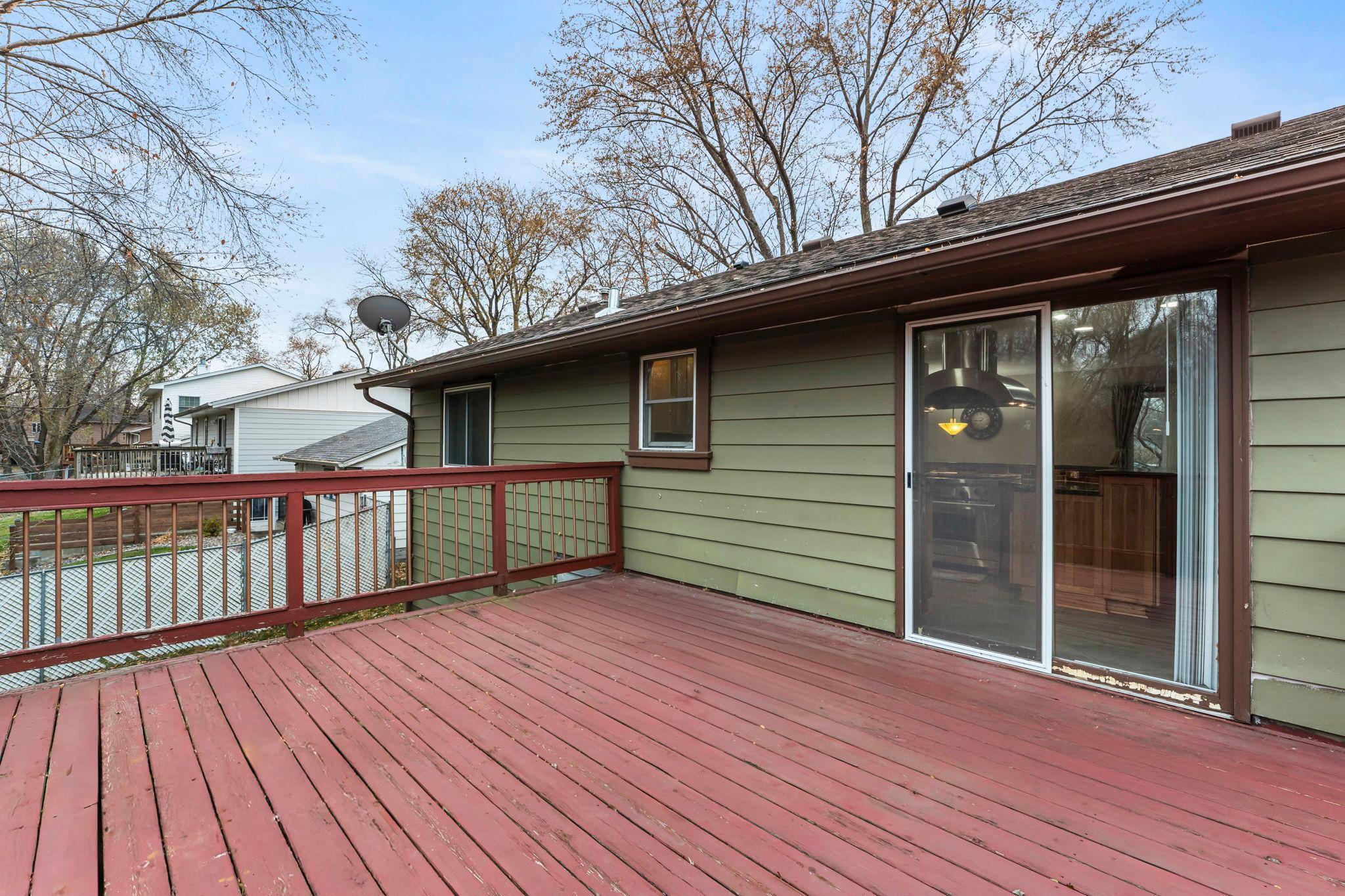 633 Sand Creek Drive NW