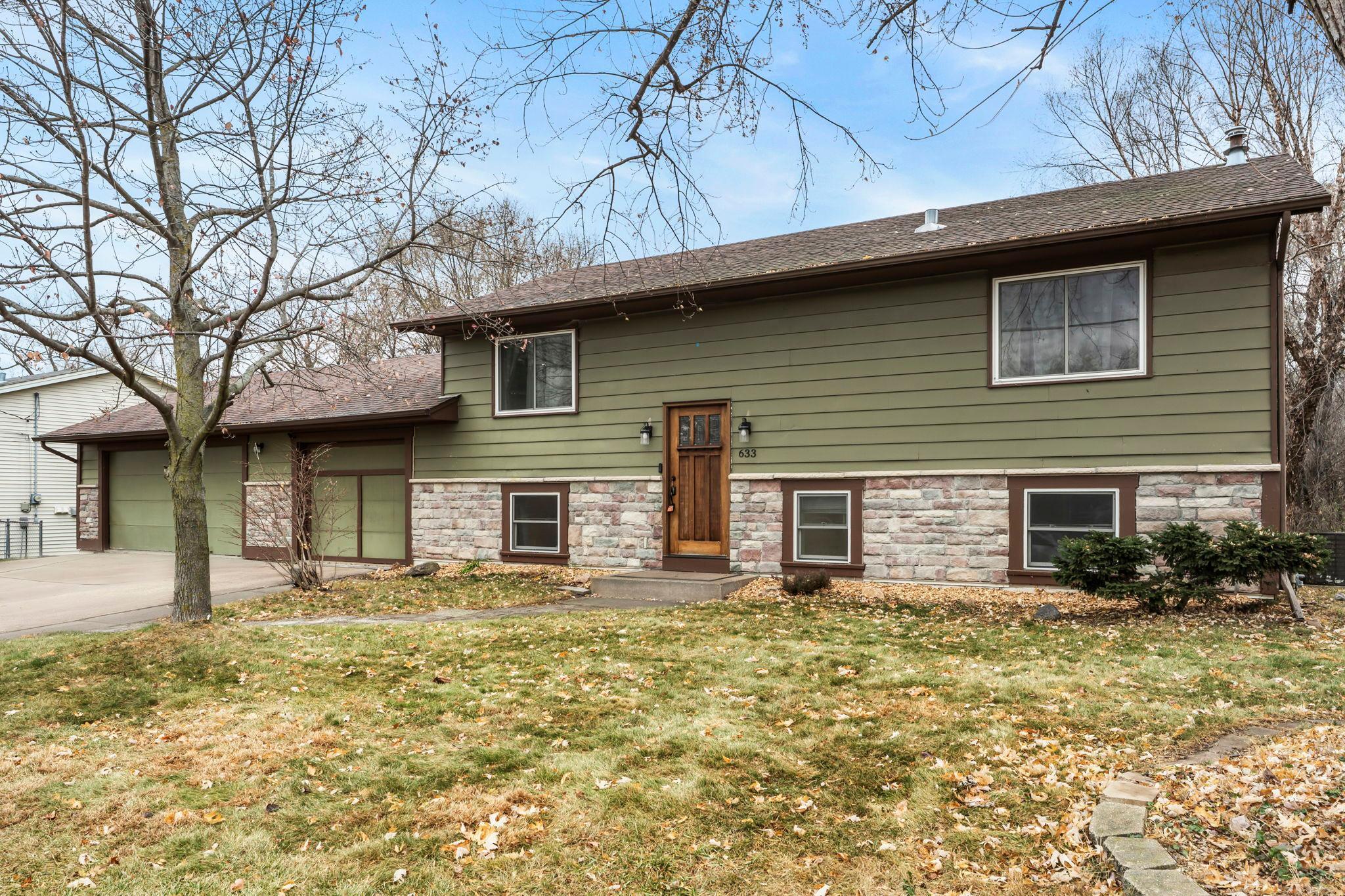 633 Sand Creek Drive NW