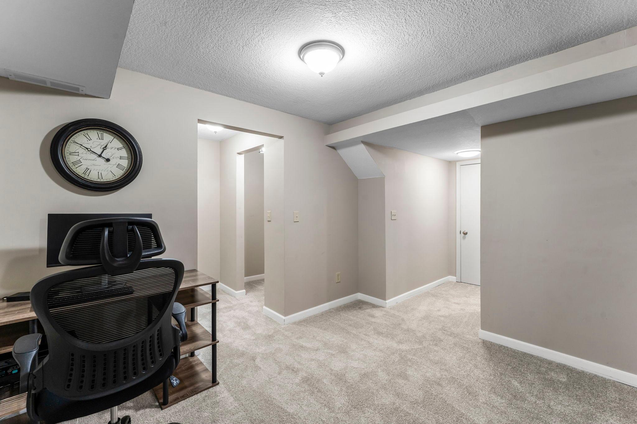 633 Sand Creek Drive NW