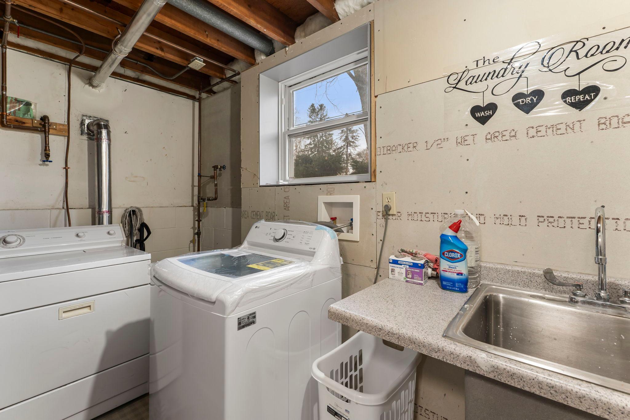 633 Sand Creek Drive NW