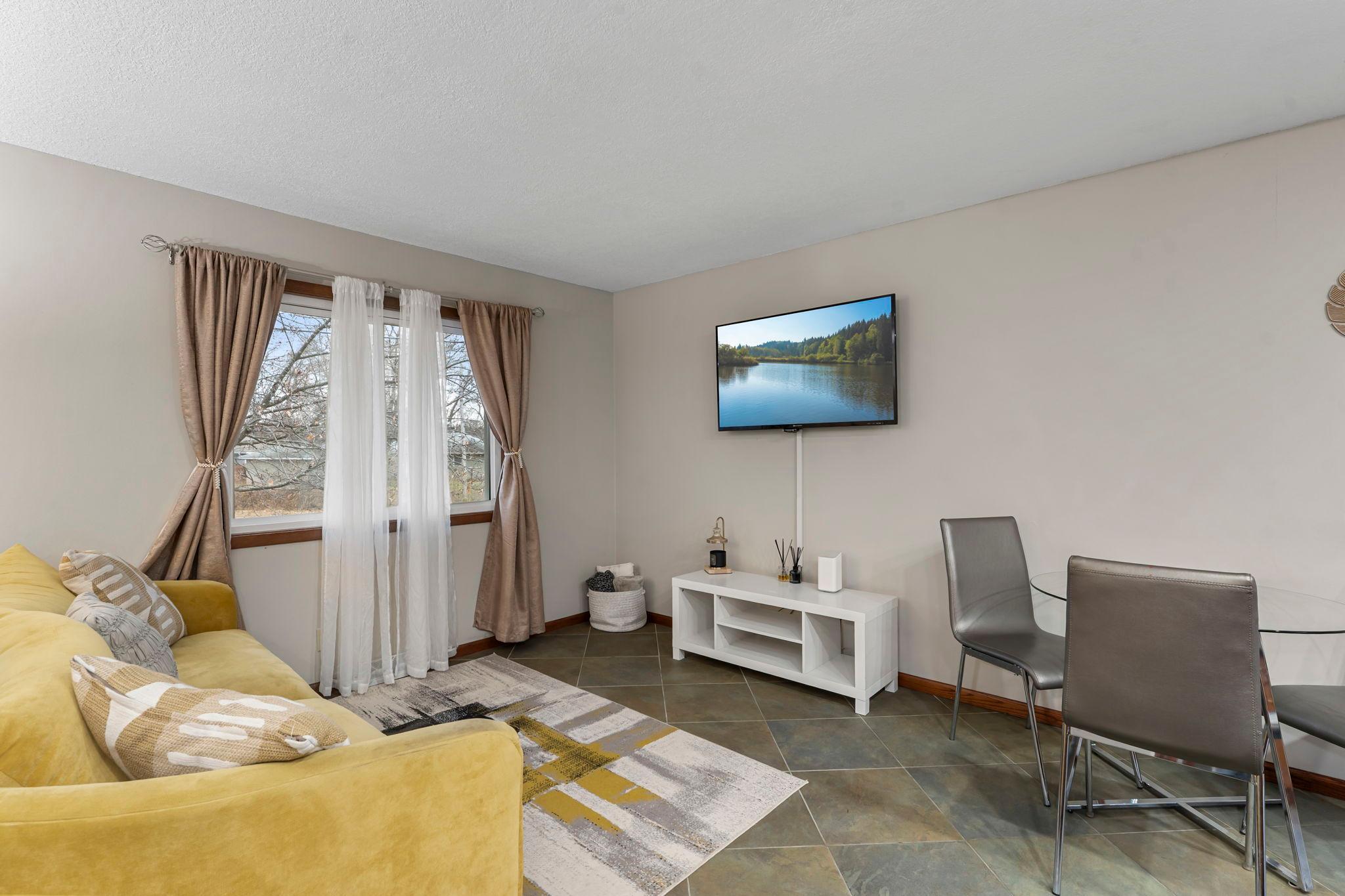 633 Sand Creek Drive NW