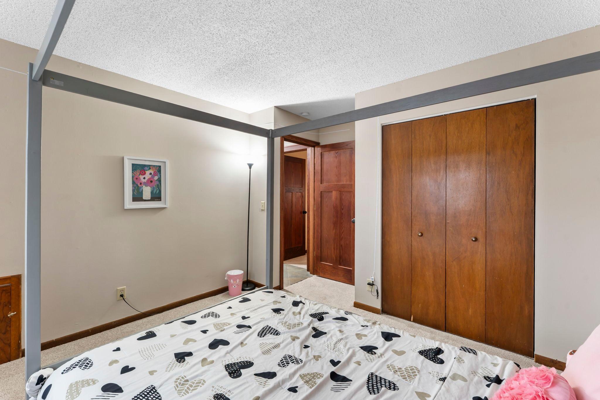 633 Sand Creek Drive NW