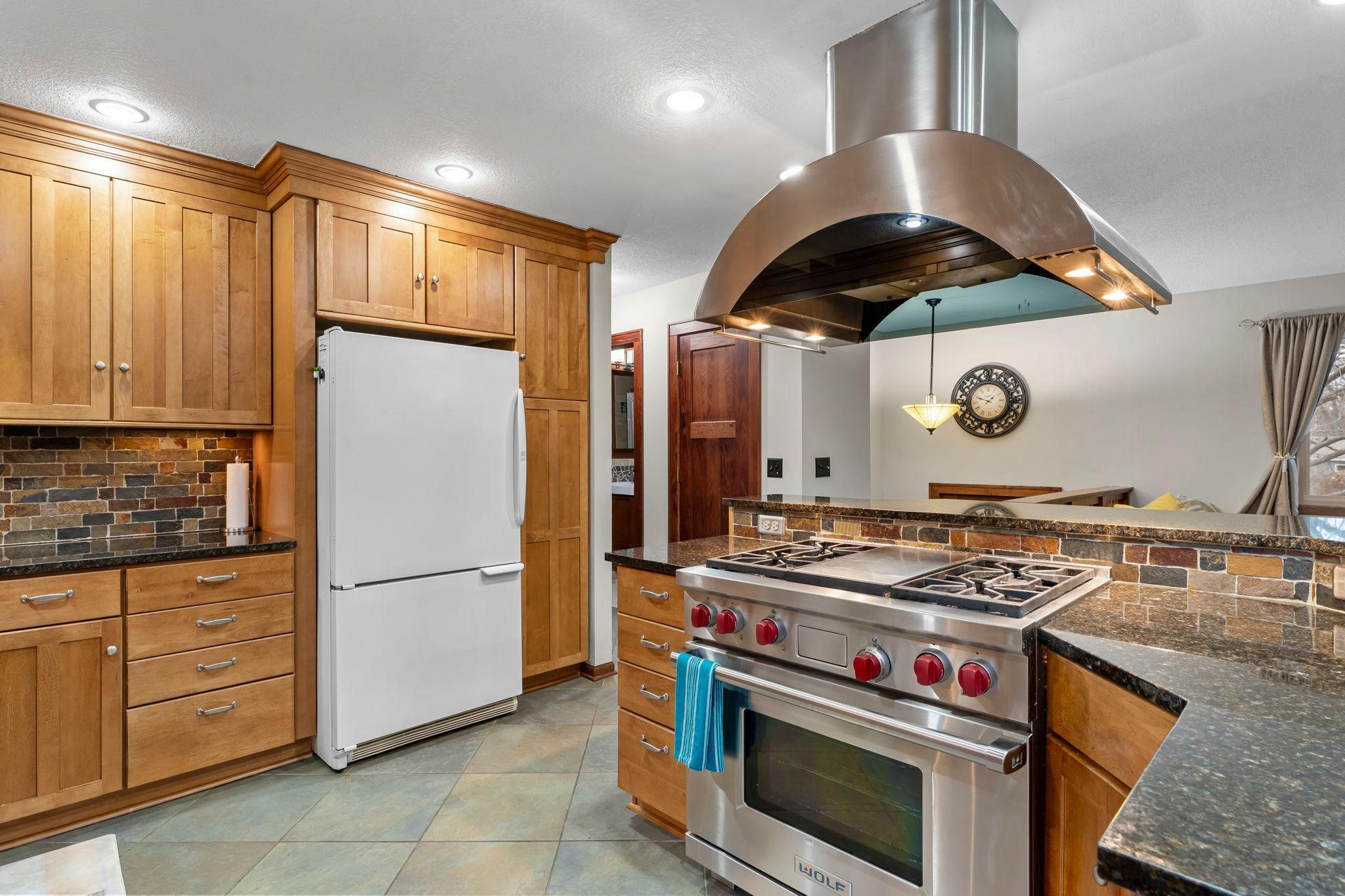 633 Sand Creek Drive NW