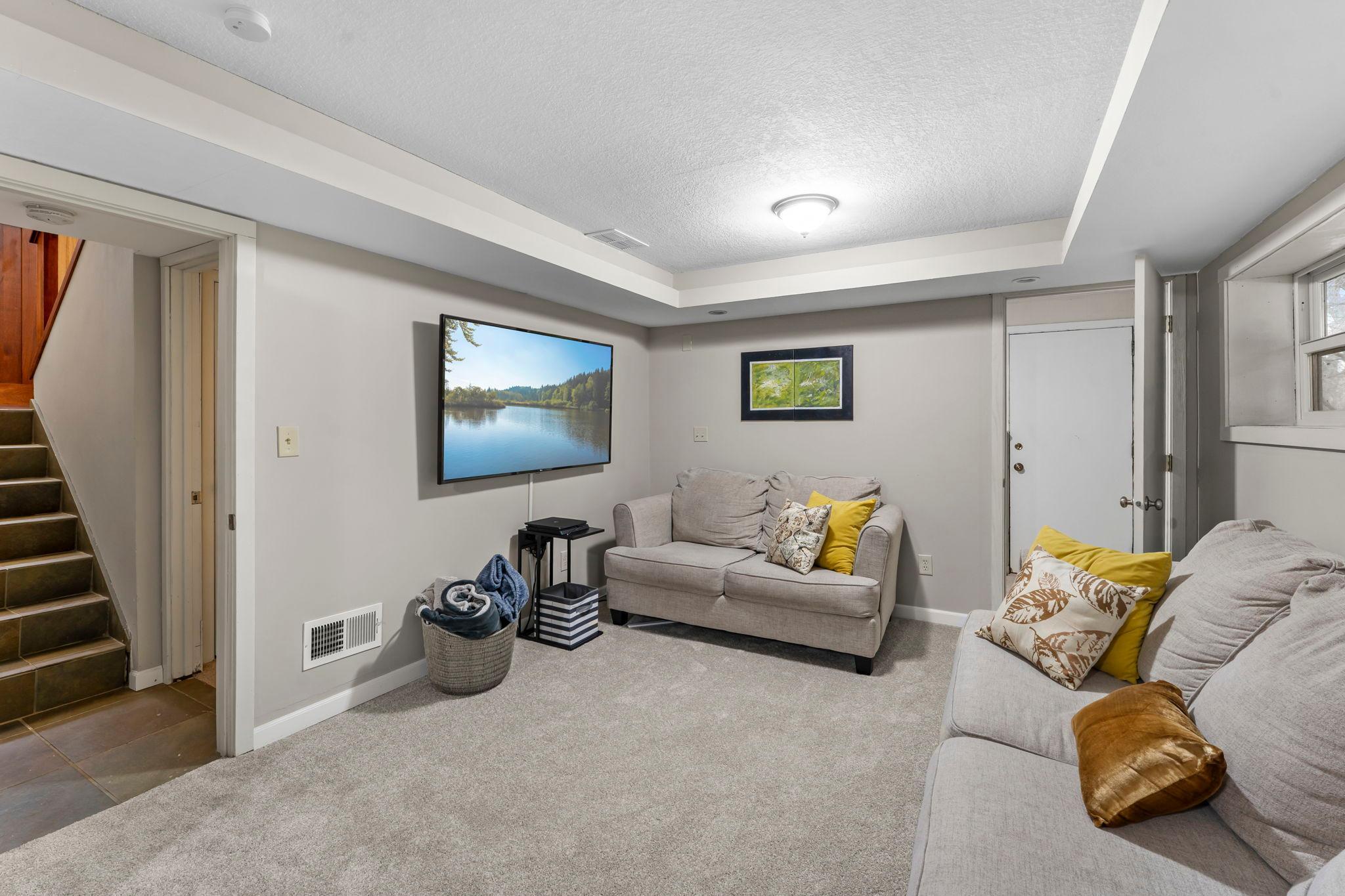 633 Sand Creek Drive NW