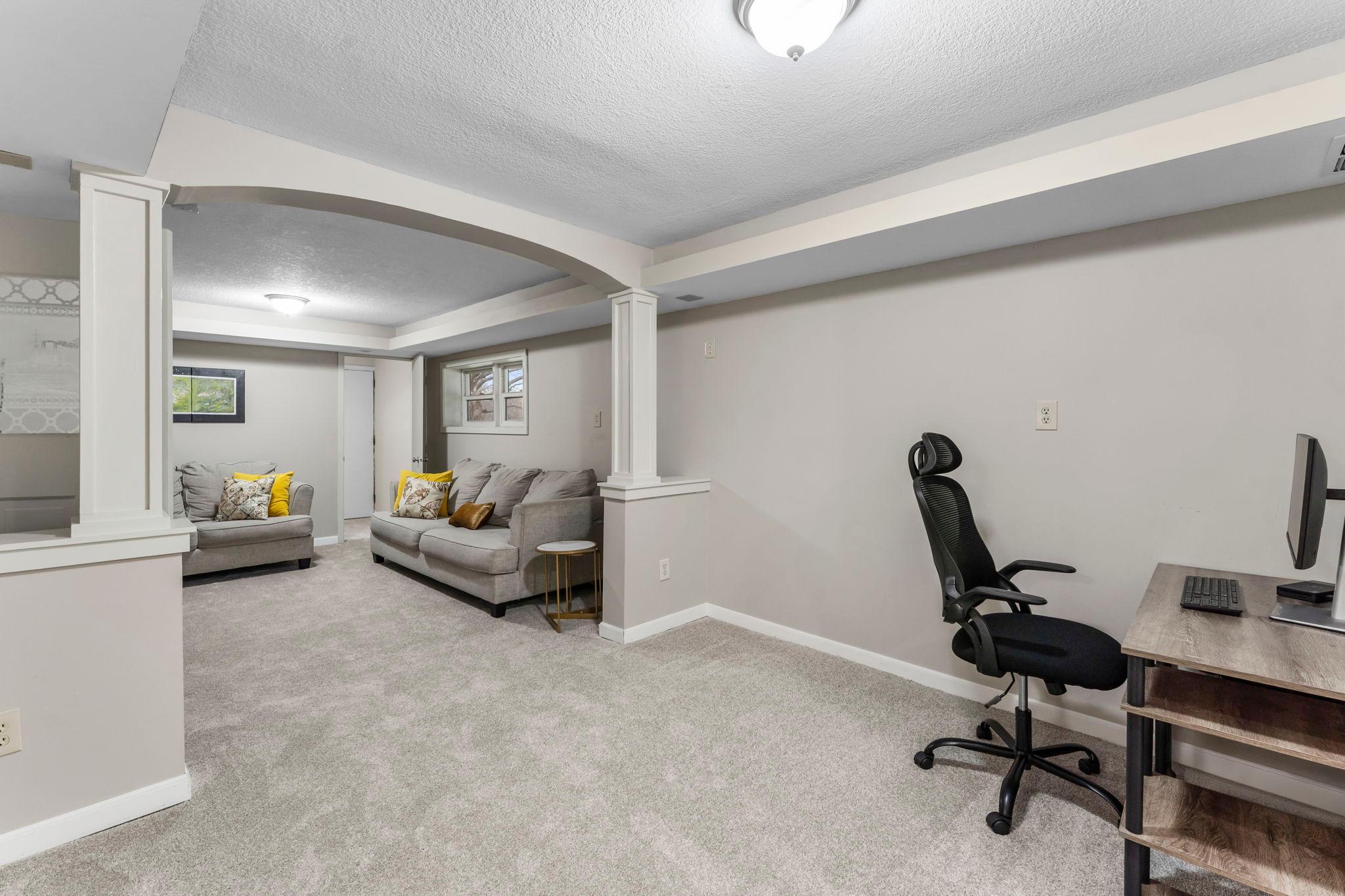 633 Sand Creek Drive NW