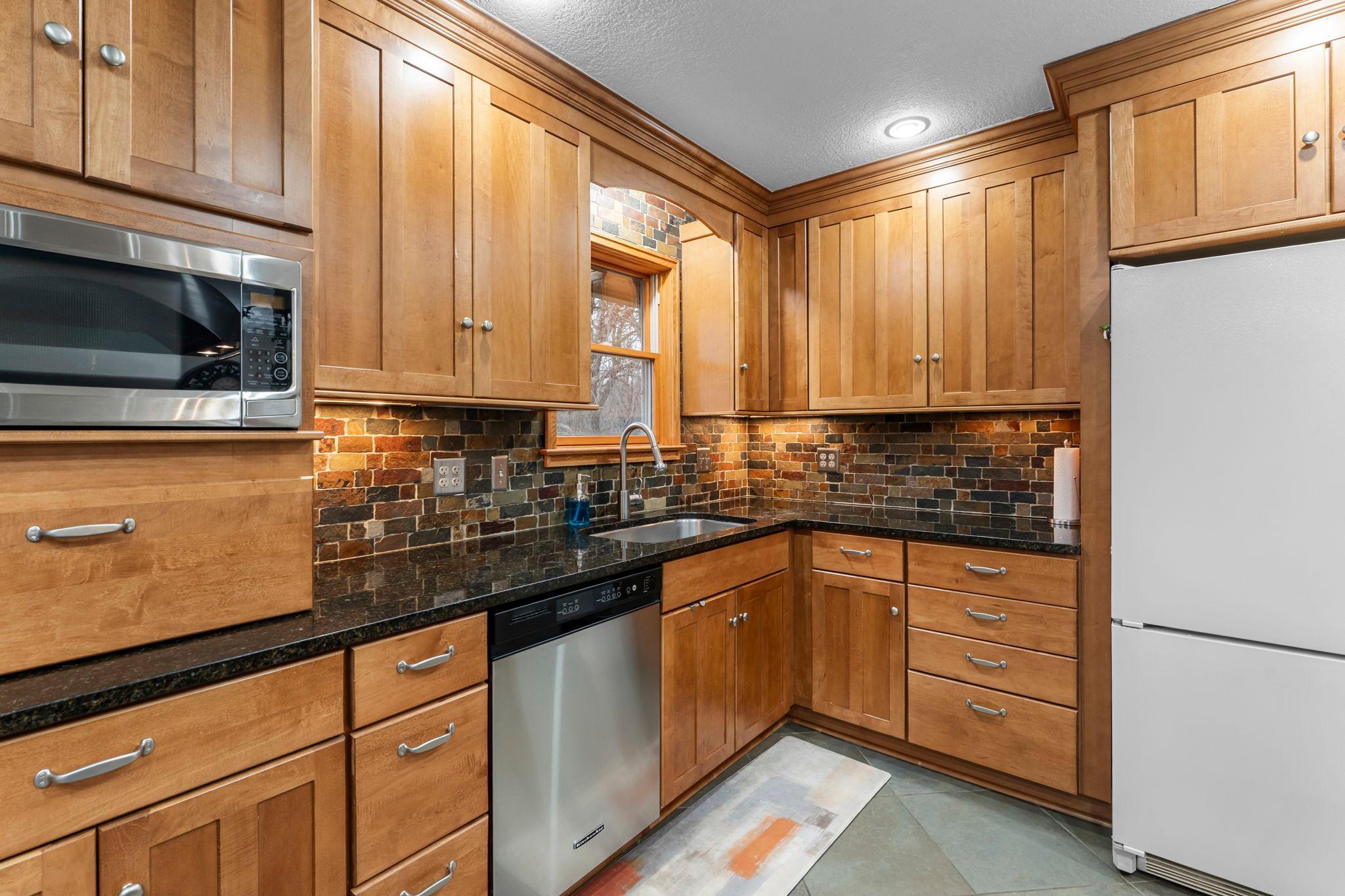 633 Sand Creek Drive NW