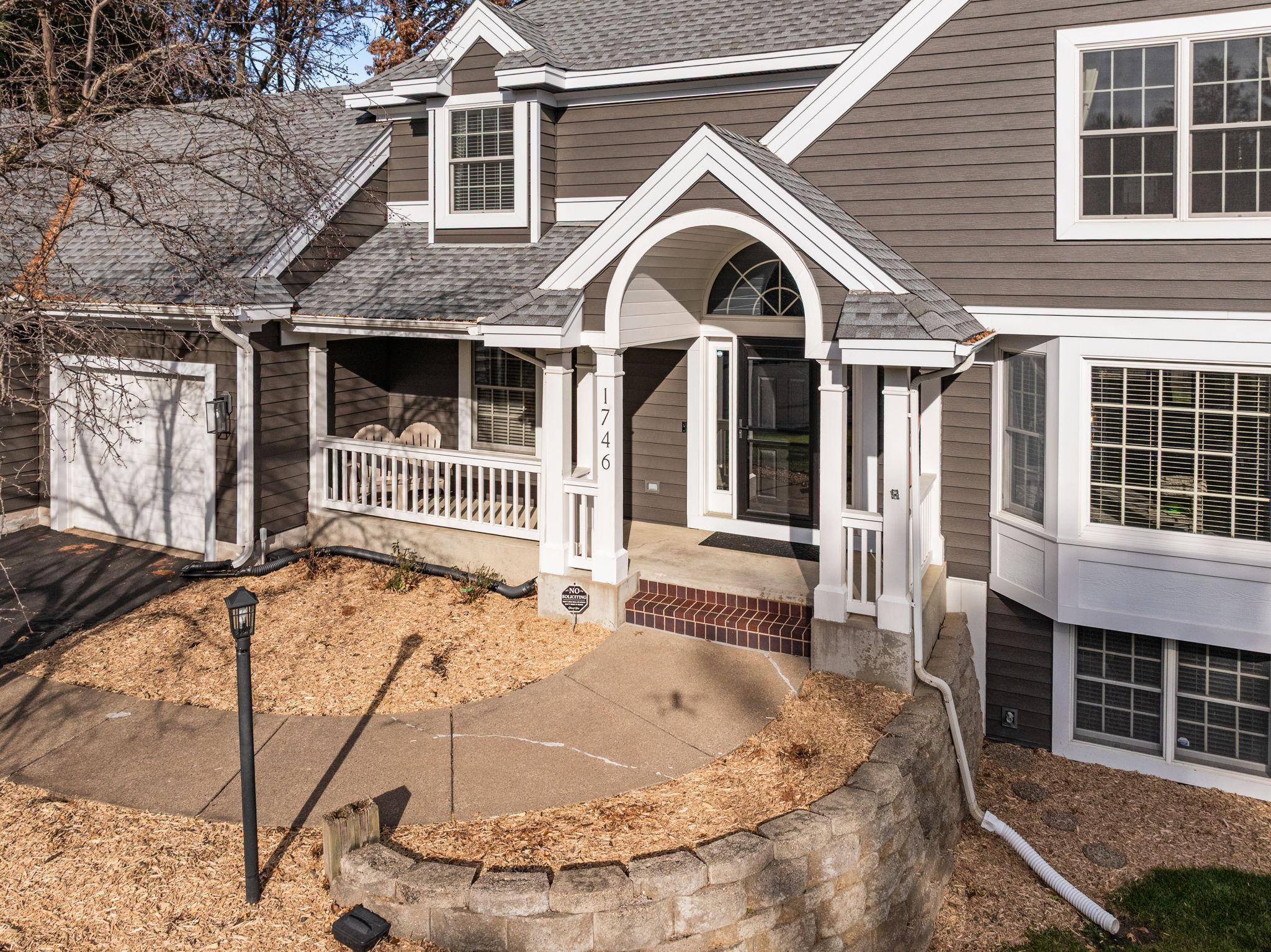 1746 Interlachen Bay