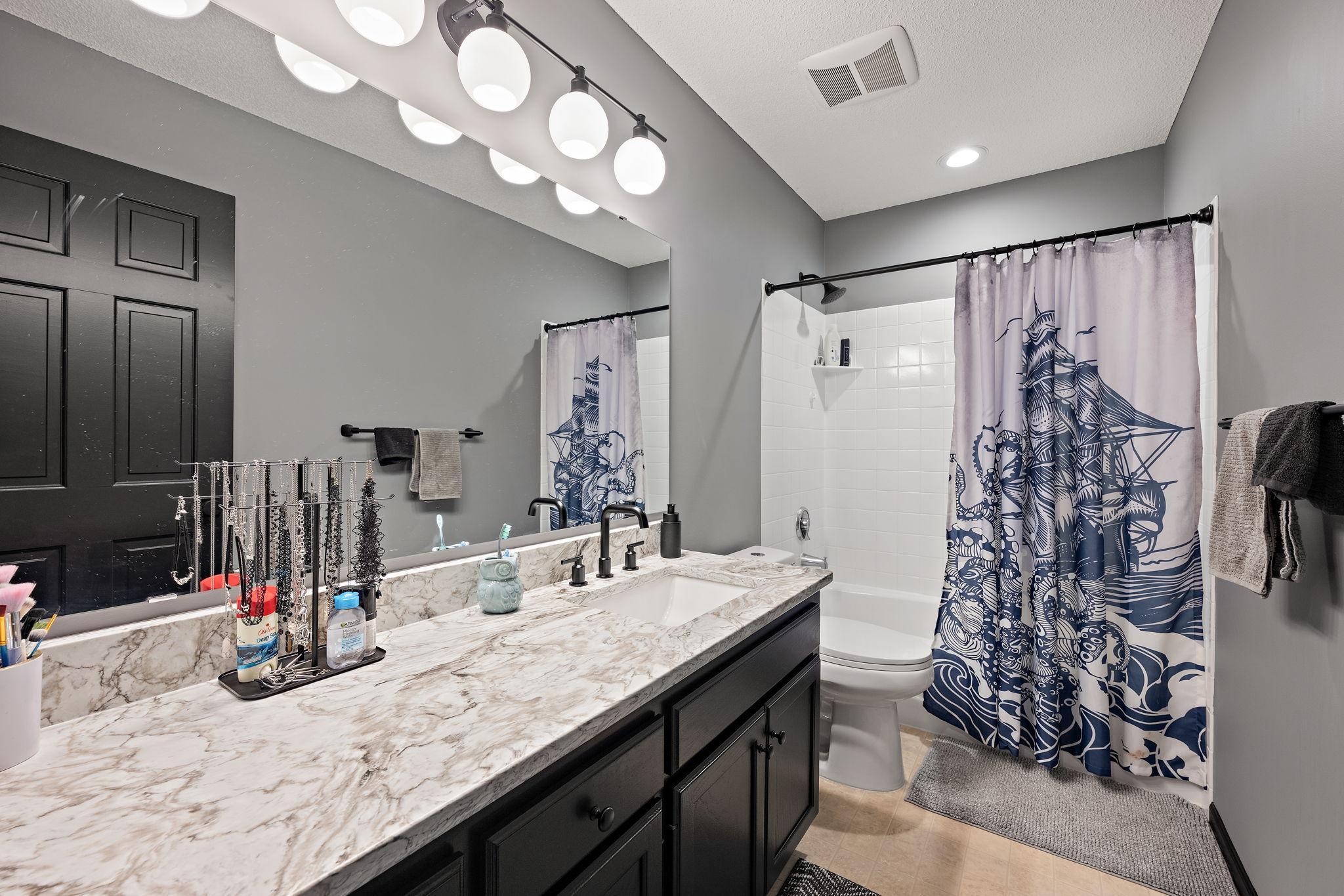 1746 Interlachen Bay