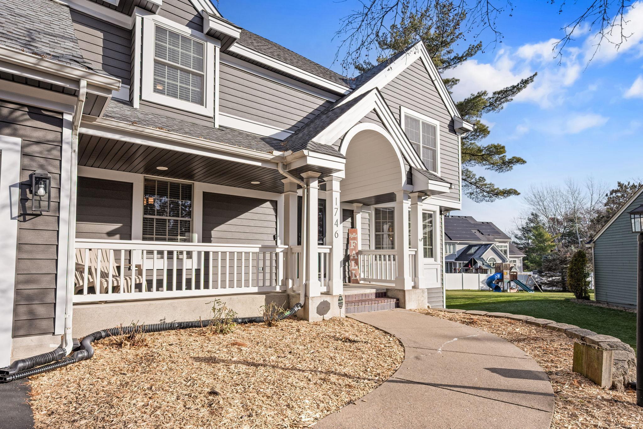 1746 Interlachen Bay